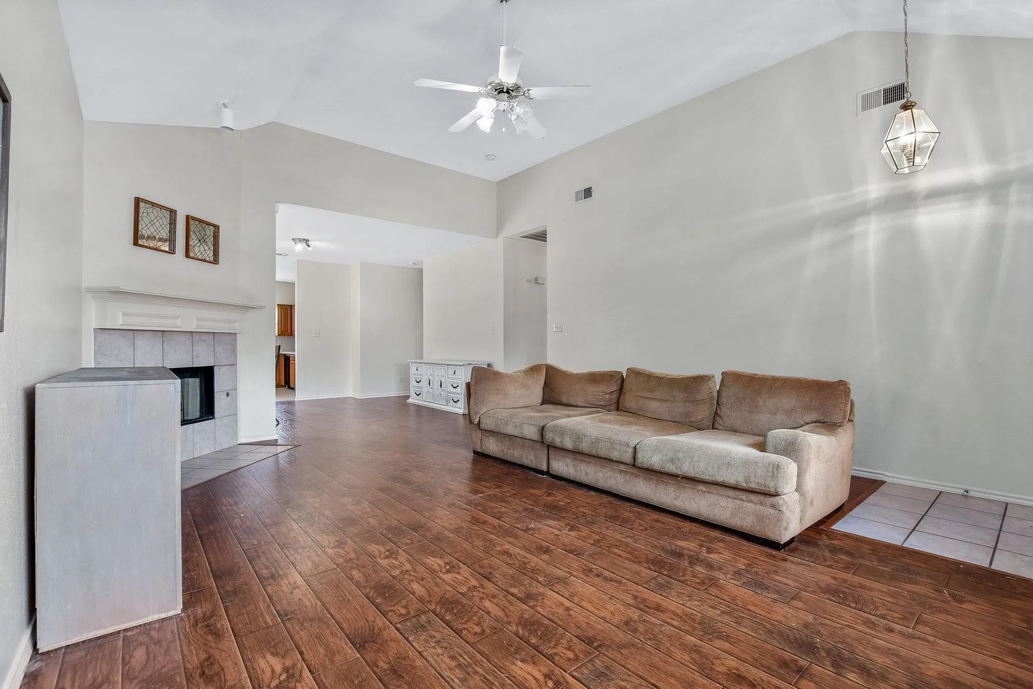 Single Family Residence For Rent in Denton County , 1209 Buehler Court, Lewisville, Texas 75067, 3 Bedroom, 2 Bathroom, 2 Garage spaces, 1,509 Sqft, built in 1999, mls#21344848, Real Estate Agent in Lewisville, Homes For Rent in Denton county, Homes For Rent in Lewisville, Realtor in Lewisville Texas, Real Estate Brokerage Independent Realty Texas, Luminita Cordes Realtor