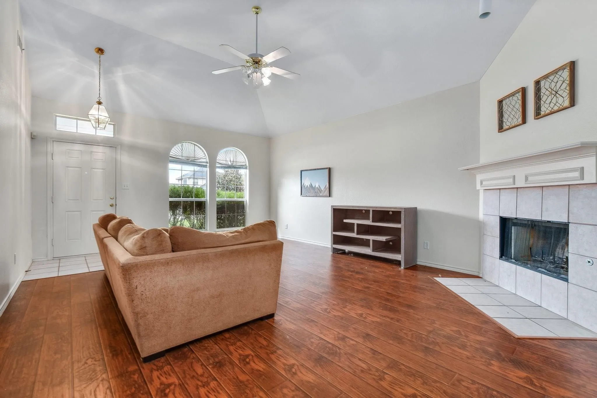 Single Family Residence For Rent in Denton County , 1209 Buehler Court, Lewisville, Texas 75067, 3 Bedroom, 2 Bathroom, 2 Garage spaces, 1,509 Sqft, built in 1999, mls#21344848, Real Estate Agent in Lewisville, Homes For Rent in Denton county, Homes For Rent in Lewisville, Realtor in Lewisville Texas, Real Estate Brokerage Independent Realty Texas, Luminita Cordes Realtor