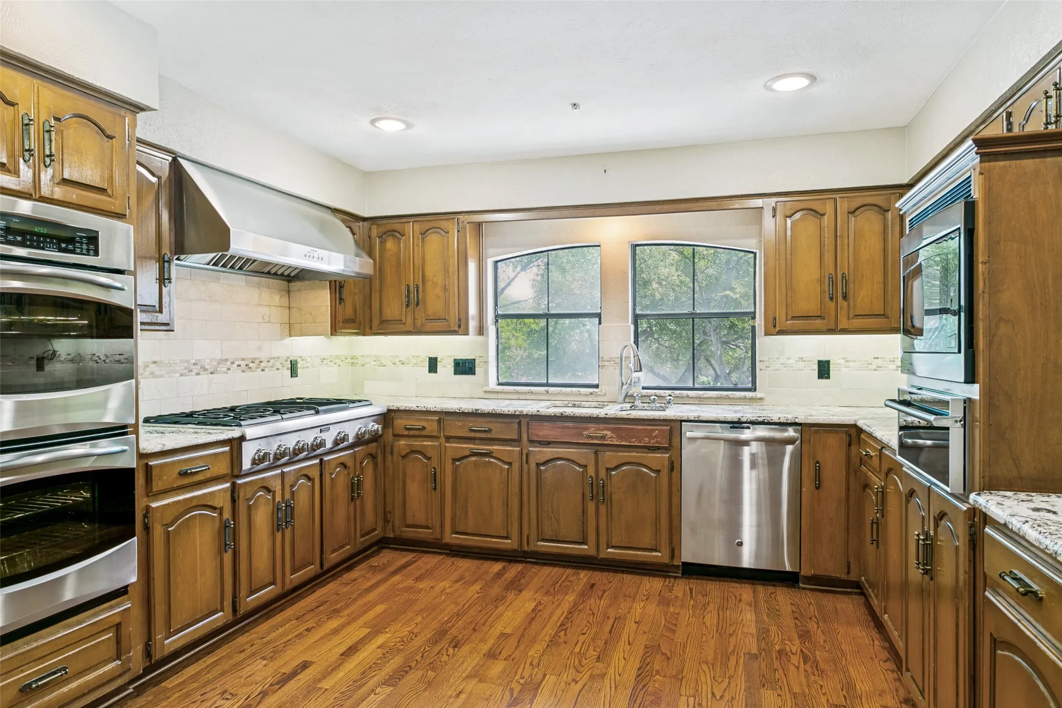 Single Family Residence For Sale in Dallas County , 3617 Hidalgo Street, Irving, Texas 75062, 4 Bedroom, 4 Bathroom, 3 Garage spaces, 4,363 Sqft, built in 1978, mls#21336967, Real Estate Agent in Irving, Homes For Sale in Dallas county, Homes For Sale in Irving, Realtor in Irving Texas, Real Estate Brokerage Independent Realty Texas, Luminita Cordes Realtor