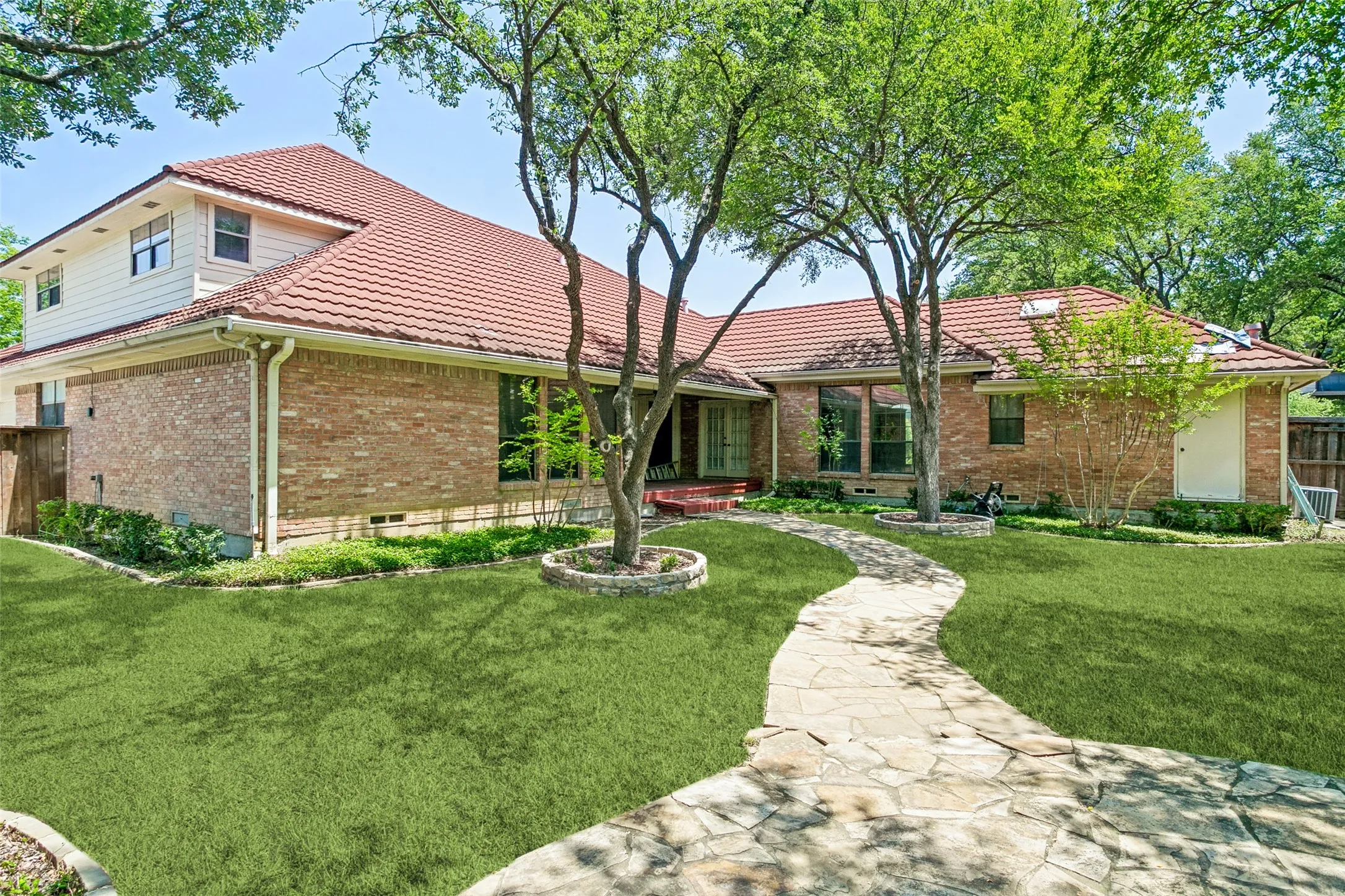 Single Family Residence For Sale in Dallas County , 3617 Hidalgo Street, Irving, Texas 75062, 4 Bedroom, 4 Bathroom, 3 Garage spaces, 4,363 Sqft, built in 1978, mls#21336967, Real Estate Agent in Irving, Homes For Sale in Dallas county, Homes For Sale in Irving, Realtor in Irving Texas, Real Estate Brokerage Independent Realty Texas, Luminita Cordes Realtor
