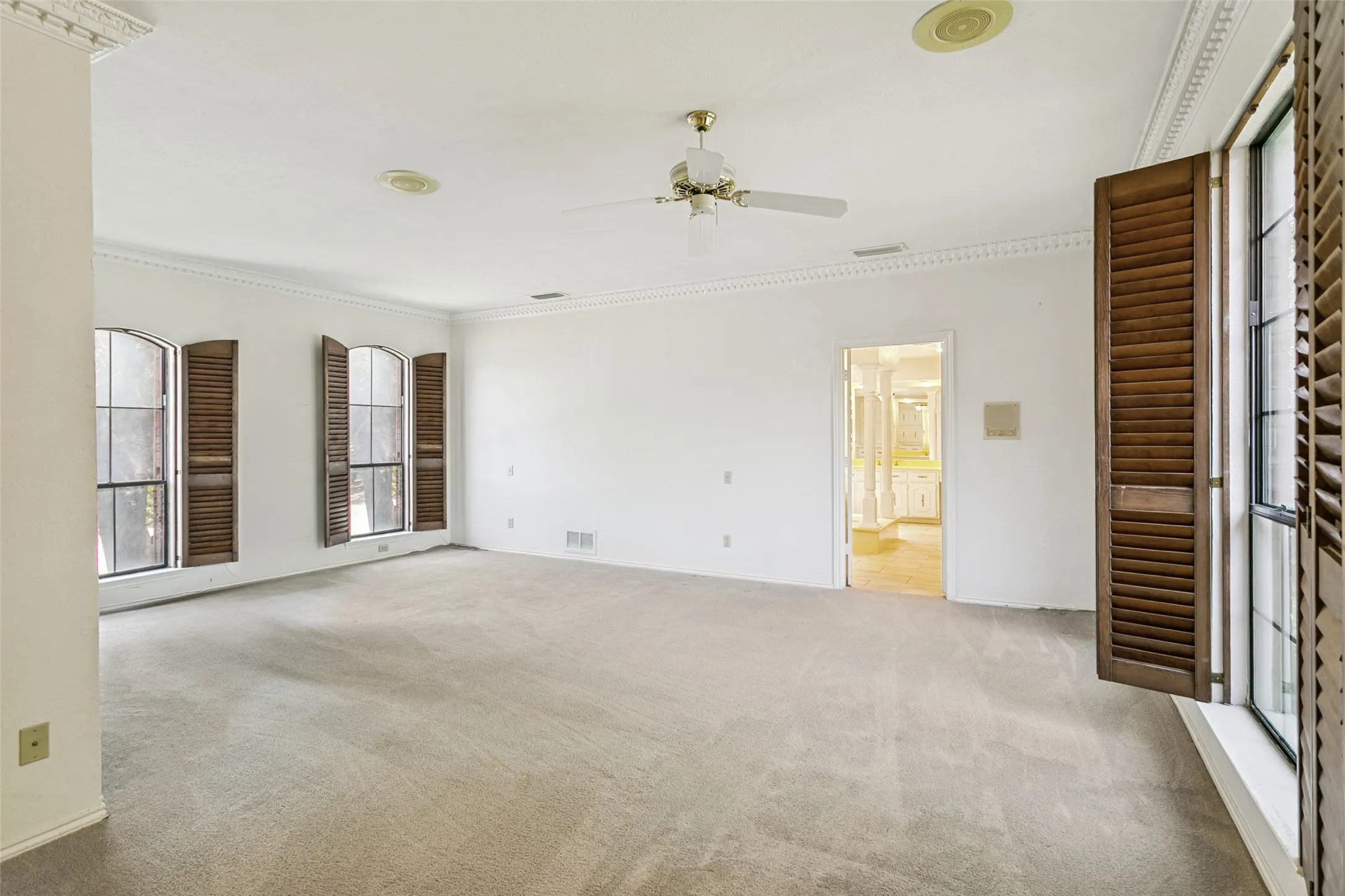 Single Family Residence For Sale in Dallas County , 3617 Hidalgo Street, Irving, Texas 75062, 4 Bedroom, 4 Bathroom, 3 Garage spaces, 4,363 Sqft, built in 1978, mls#21336967, Real Estate Agent in Irving, Homes For Sale in Dallas county, Homes For Sale in Irving, Realtor in Irving Texas, Real Estate Brokerage Independent Realty Texas, Luminita Cordes Realtor