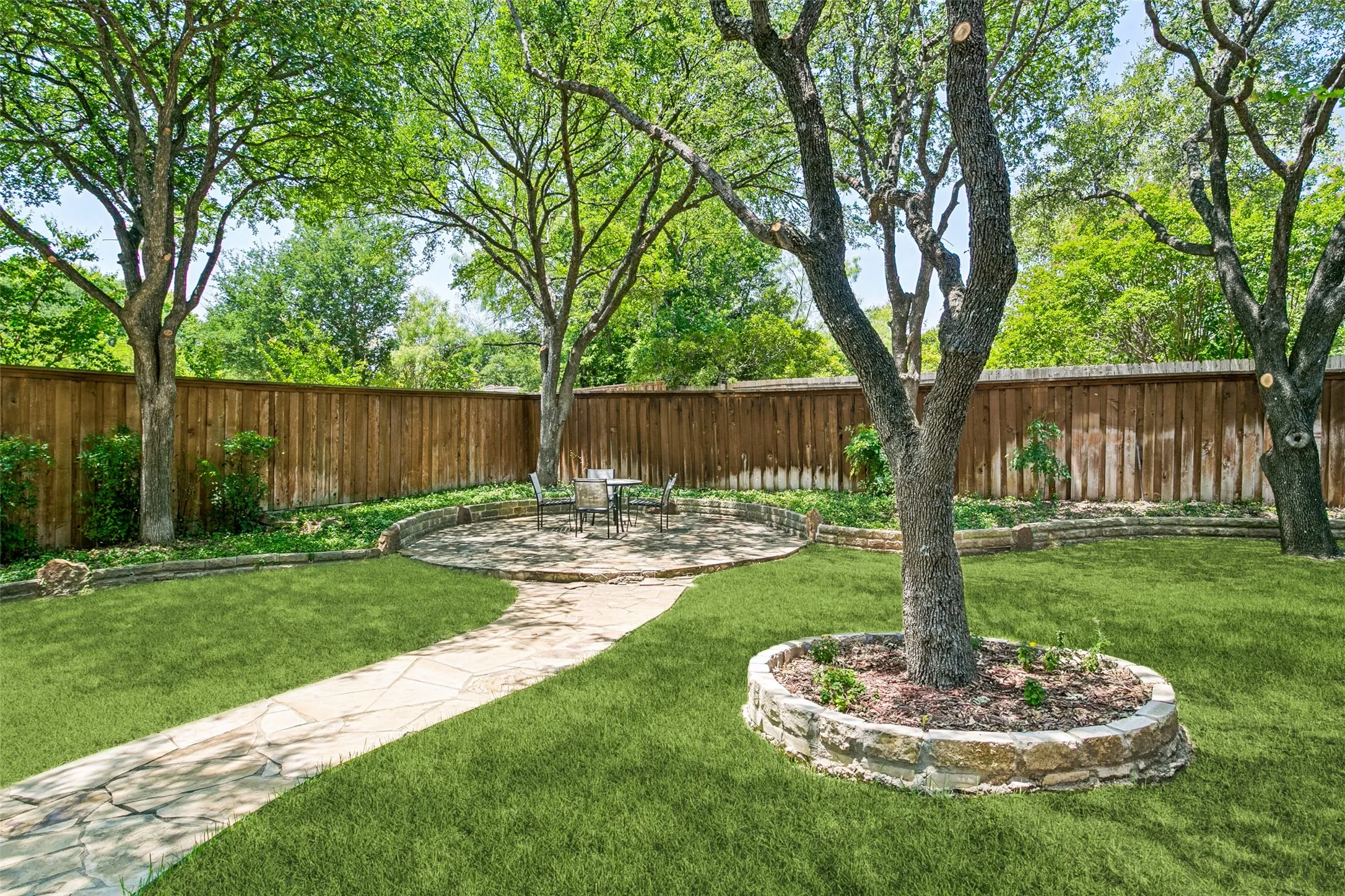 Single Family Residence For Sale in Dallas County , 3617 Hidalgo Street, Irving, Texas 75062, 4 Bedroom, 4 Bathroom, 3 Garage spaces, 4,363 Sqft, built in 1978, mls#21336967, Real Estate Agent in Irving, Homes For Sale in Dallas county, Homes For Sale in Irving, Realtor in Irving Texas, Real Estate Brokerage Independent Realty Texas, Luminita Cordes Realtor