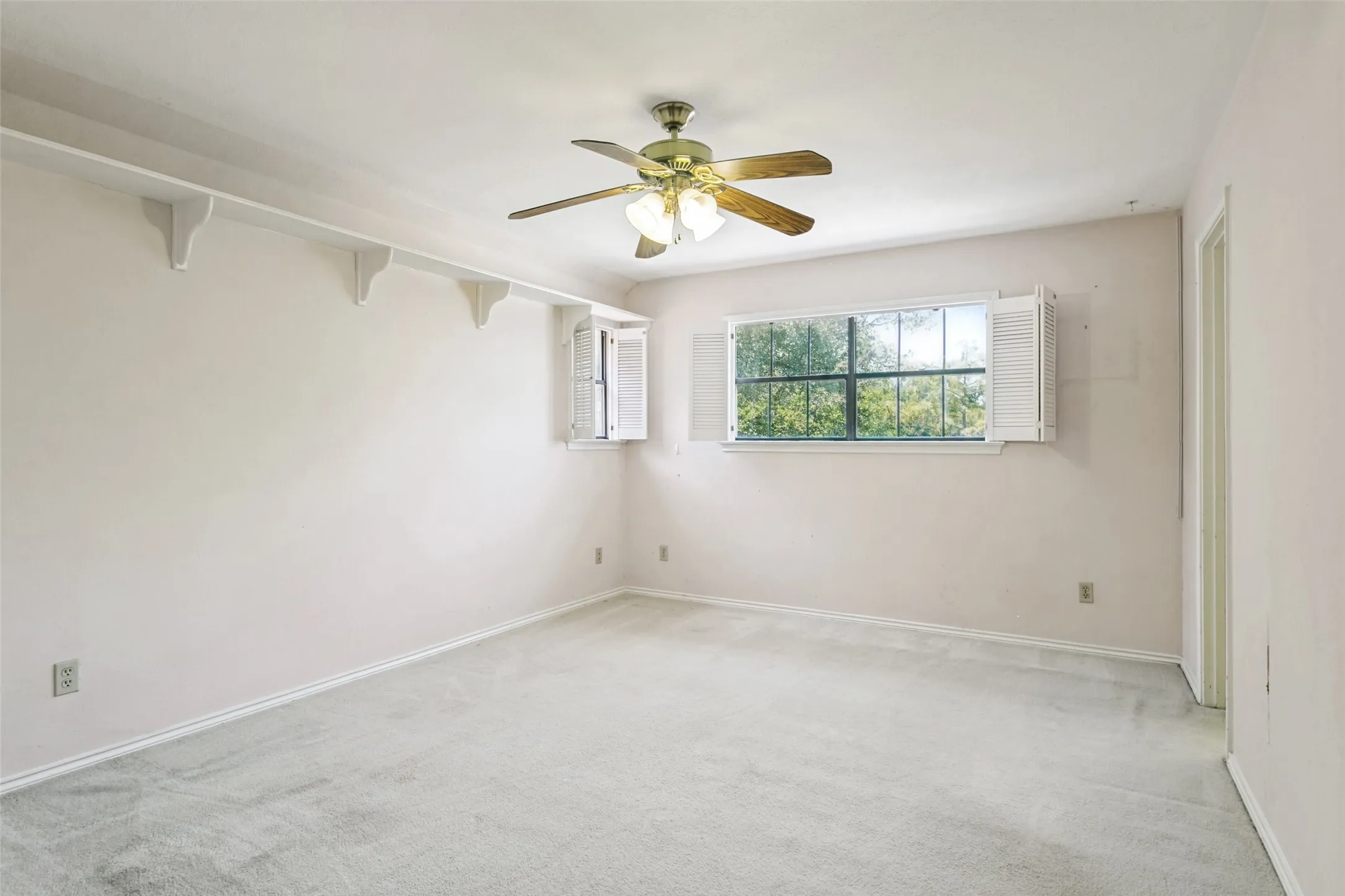 Single Family Residence For Sale in Dallas County , 3617 Hidalgo Street, Irving, Texas 75062, 4 Bedroom, 4 Bathroom, 3 Garage spaces, 4,363 Sqft, built in 1978, mls#21336967, Real Estate Agent in Irving, Homes For Sale in Dallas county, Homes For Sale in Irving, Realtor in Irving Texas, Real Estate Brokerage Independent Realty Texas, Luminita Cordes Realtor