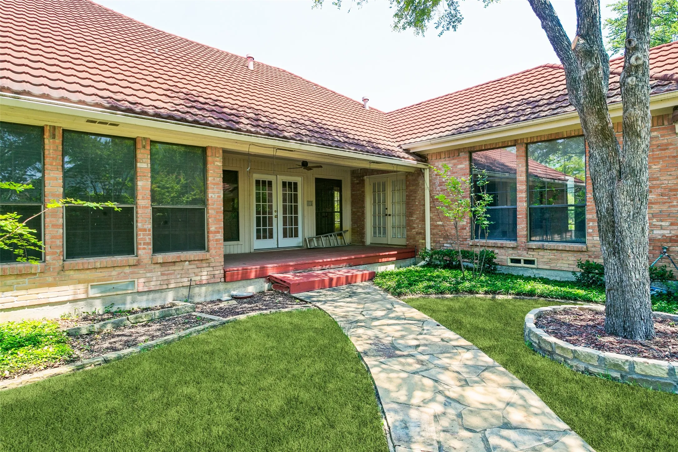 Single Family Residence For Sale in Dallas County , 3617 Hidalgo Street, Irving, Texas 75062, 4 Bedroom, 4 Bathroom, 3 Garage spaces, 4,363 Sqft, built in 1978, mls#21336967, Real Estate Agent in Irving, Homes For Sale in Dallas county, Homes For Sale in Irving, Realtor in Irving Texas, Real Estate Brokerage Independent Realty Texas, Luminita Cordes Realtor