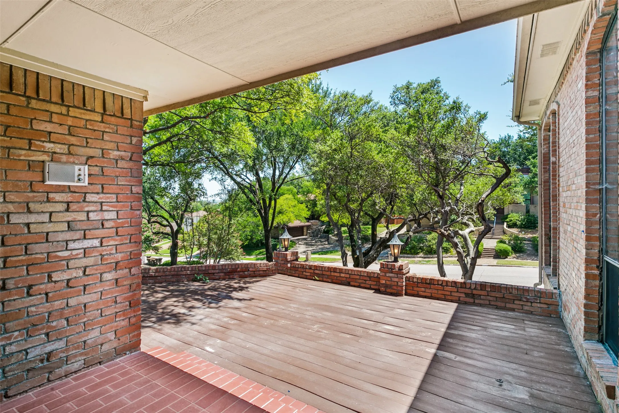 Single Family Residence For Sale in Dallas County , 3617 Hidalgo Street, Irving, Texas 75062, 4 Bedroom, 4 Bathroom, 3 Garage spaces, 4,363 Sqft, built in 1978, mls#21336967, Real Estate Agent in Irving, Homes For Sale in Dallas county, Homes For Sale in Irving, Realtor in Irving Texas, Real Estate Brokerage Independent Realty Texas, Luminita Cordes Realtor