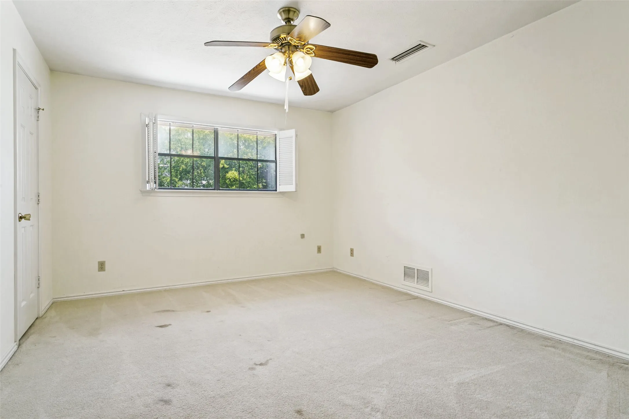 Single Family Residence For Sale in Dallas County , 3617 Hidalgo Street, Irving, Texas 75062, 4 Bedroom, 4 Bathroom, 3 Garage spaces, 4,363 Sqft, built in 1978, mls#21336967, Real Estate Agent in Irving, Homes For Sale in Dallas county, Homes For Sale in Irving, Realtor in Irving Texas, Real Estate Brokerage Independent Realty Texas, Luminita Cordes Realtor