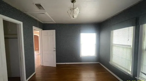 Single Family Residence For Sale in Tarrant County , 2332 Glencrest Drive, Fort Worth, Texas 76119, 1 Bedroom, 1 Bathroom, 1 Garage spaces, 1,153 Sqft, built in 1950, mls#21353433, Real Estate Agent in Fort Worth, Homes For Sale in Tarrant county, Homes For Sale in Fort Worth, Realtor in Fort Worth Texas, Real Estate Brokerage Independent Realty Texas, Luminita Cordes Realtor