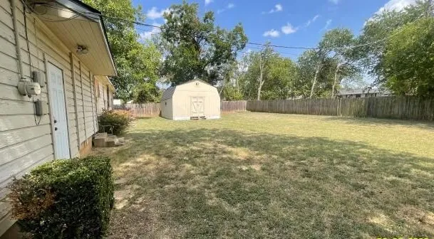 Single Family Residence For Sale in Tarrant County , 2332 Glencrest Drive, Fort Worth, Texas 76119, 1 Bedroom, 1 Bathroom, 1 Garage spaces, 1,153 Sqft, built in 1950, mls#21353433, Real Estate Agent in Fort Worth, Homes For Sale in Tarrant county, Homes For Sale in Fort Worth, Realtor in Fort Worth Texas, Real Estate Brokerage Independent Realty Texas, Luminita Cordes Realtor