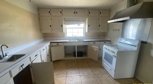 Single Family Residence For Sale in Tarrant County , 2332 Glencrest Drive, Fort Worth, Texas 76119, 1 Bedroom, 1 Bathroom, 1 Garage spaces, 1,153 Sqft, built in 1950, mls#21353433, Real Estate Agent in Fort Worth, Homes For Sale in Tarrant county, Homes For Sale in Fort Worth, Realtor in Fort Worth Texas, Real Estate Brokerage Independent Realty Texas, Luminita Cordes Realtor