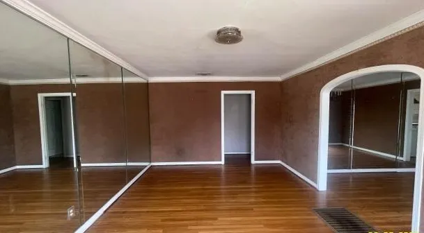 Single Family Residence For Sale in Tarrant County , 2332 Glencrest Drive, Fort Worth, Texas 76119, 1 Bedroom, 1 Bathroom, 1 Garage spaces, 1,153 Sqft, built in 1950, mls#21353433, Real Estate Agent in Fort Worth, Homes For Sale in Tarrant county, Homes For Sale in Fort Worth, Realtor in Fort Worth Texas, Real Estate Brokerage Independent Realty Texas, Luminita Cordes Realtor