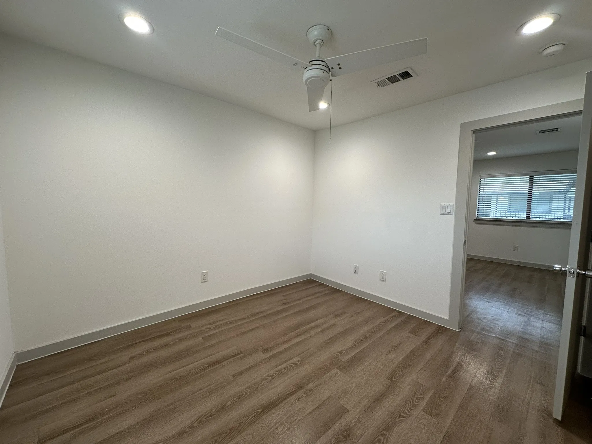 Apartment For Rent in Dallas County , 4526 Munger Avenue 206, Dallas, Texas 75204, 1 Bedroom, 1 Bathroom, Garage spaces, 543 Sqft, built in 1958, mls#21353435, Real Estate Agent in Dallas, Homes For Rent in Dallas county, Homes For Rent in Dallas, Realtor in Dallas Texas, Real Estate Brokerage Independent Realty Texas, Luminita Cordes Realtor