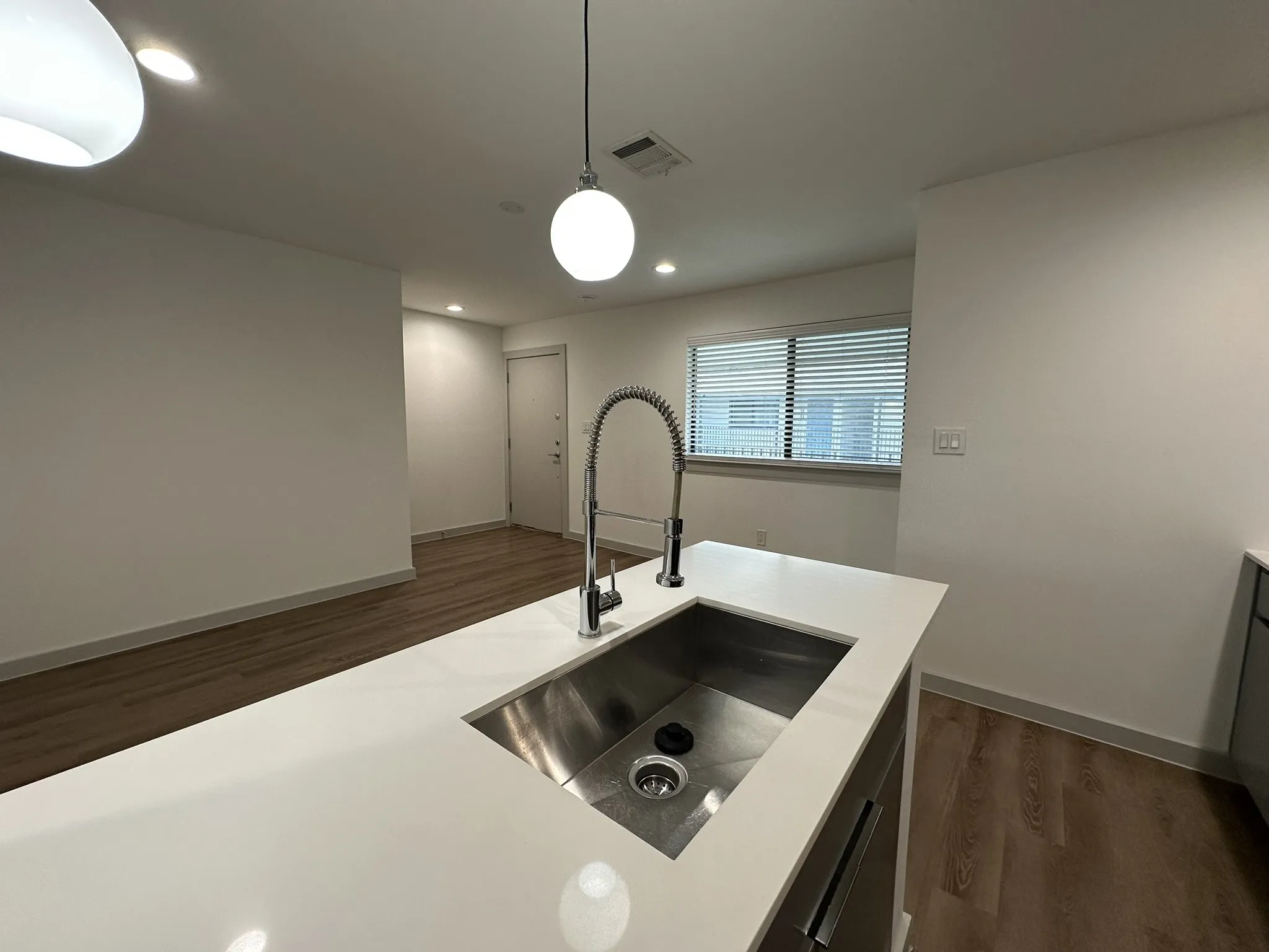Apartment For Rent in Dallas County , 4526 Munger Avenue 206, Dallas, Texas 75204, 1 Bedroom, 1 Bathroom, Garage spaces, 543 Sqft, built in 1958, mls#21353435, Real Estate Agent in Dallas, Homes For Rent in Dallas county, Homes For Rent in Dallas, Realtor in Dallas Texas, Real Estate Brokerage Independent Realty Texas, Luminita Cordes Realtor