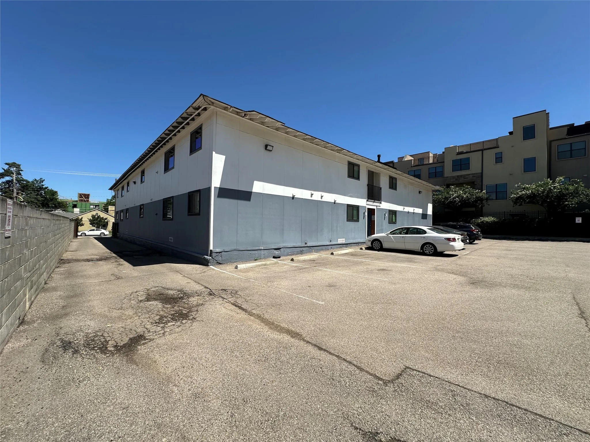 Apartment For Rent in Dallas County , 4526 Munger Avenue 206, Dallas, Texas 75204, 1 Bedroom, 1 Bathroom, Garage spaces, 543 Sqft, built in 1958, mls#21353435, Real Estate Agent in Dallas, Homes For Rent in Dallas county, Homes For Rent in Dallas, Realtor in Dallas Texas, Real Estate Brokerage Independent Realty Texas, Luminita Cordes Realtor