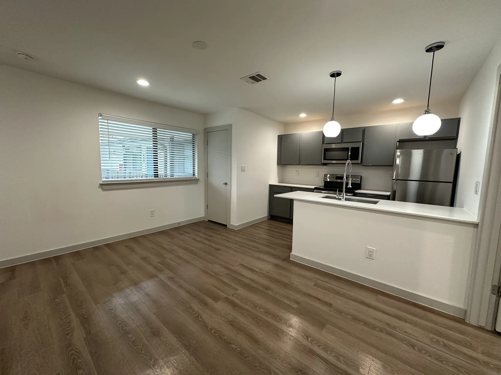 Apartment For Rent in Dallas County , 4526 Munger Avenue 206, Dallas, Texas 75204, 1 Bedroom, 1 Bathroom, Garage spaces, 543 Sqft, built in 1958, mls#21353435, Real Estate Agent in Dallas, Homes For Rent in Dallas county, Homes For Rent in Dallas, Realtor in Dallas Texas, Real Estate Brokerage Independent Realty Texas, Luminita Cordes Realtor