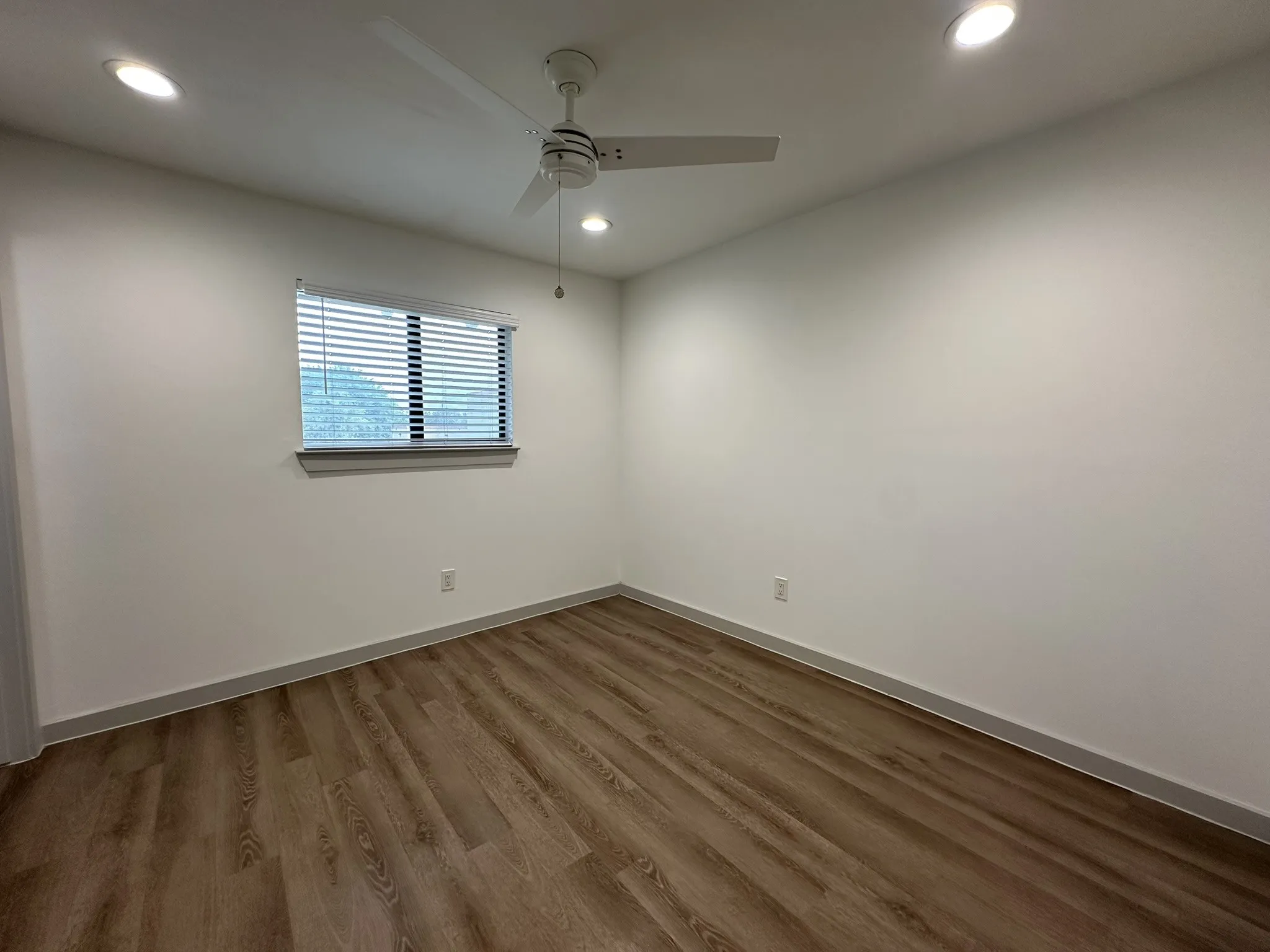 Apartment For Rent in Dallas County , 4526 Munger Avenue 206, Dallas, Texas 75204, 1 Bedroom, 1 Bathroom, Garage spaces, 543 Sqft, built in 1958, mls#21353435, Real Estate Agent in Dallas, Homes For Rent in Dallas county, Homes For Rent in Dallas, Realtor in Dallas Texas, Real Estate Brokerage Independent Realty Texas, Luminita Cordes Realtor