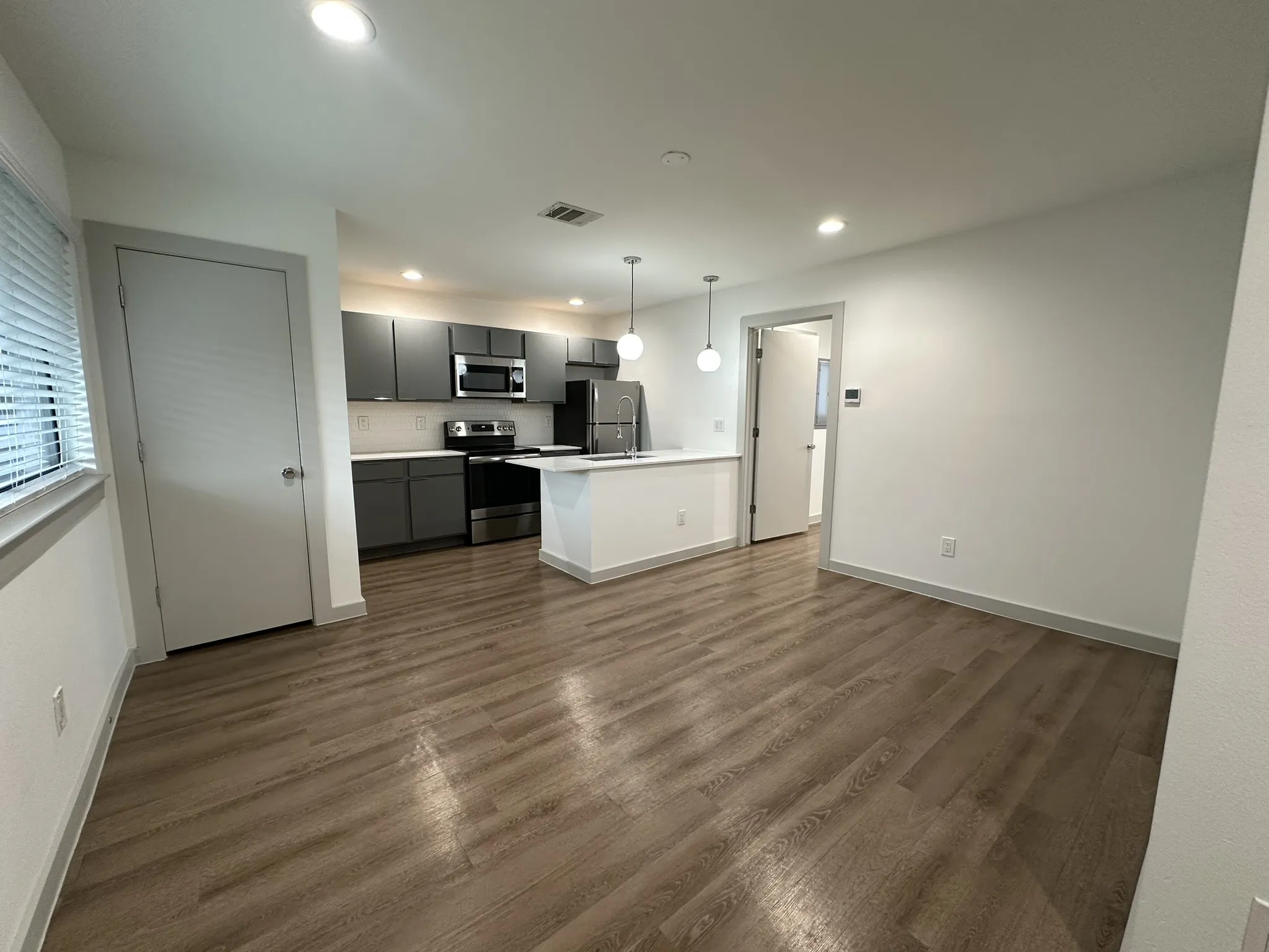Apartment For Rent in Dallas County , 4526 Munger Avenue 206, Dallas, Texas 75204, 1 Bedroom, 1 Bathroom, Garage spaces, 543 Sqft, built in 1958, mls#21353435, Real Estate Agent in Dallas, Homes For Rent in Dallas county, Homes For Rent in Dallas, Realtor in Dallas Texas, Real Estate Brokerage Independent Realty Texas, Luminita Cordes Realtor