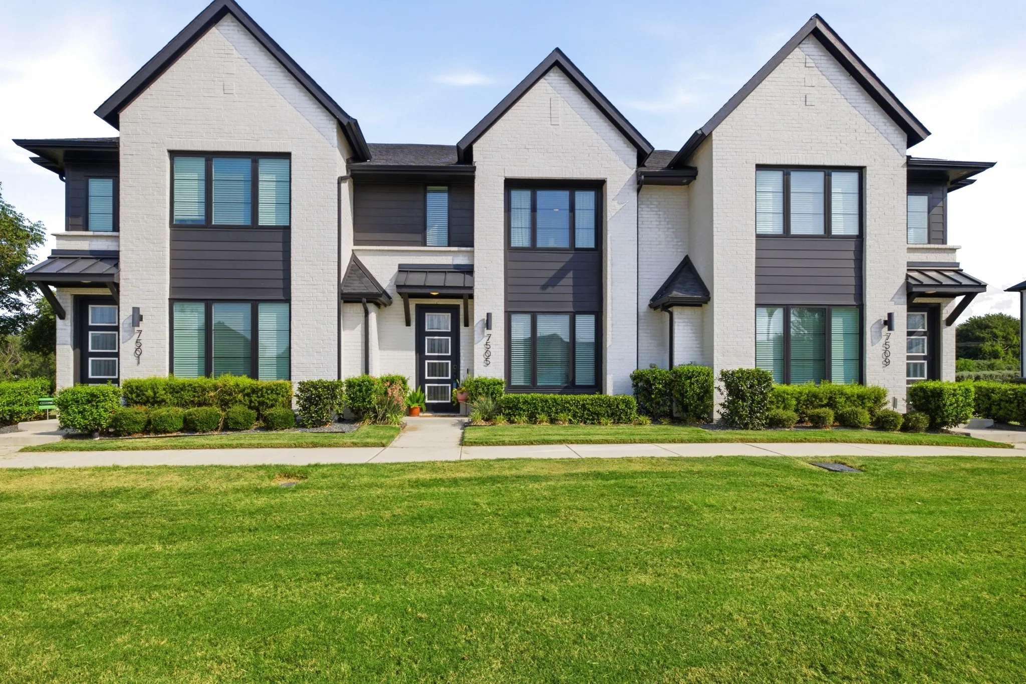 Townhouse For Sale in Tarrant County , 7505 Reis Lane, North Richland Hills, Texas 76182, 3 Bedroom, 3 Bathroom, 2 Garage spaces, 1,662 Sqft, built in 2022, mls#21350344, Real Estate Agent in North Richland Hills, Homes For Sale in Tarrant county, Homes For Sale in North Richland Hills, Realtor in North Richland Hills Texas, Real Estate Brokerage Independent Realty Texas, Luminita Cordes Realtor