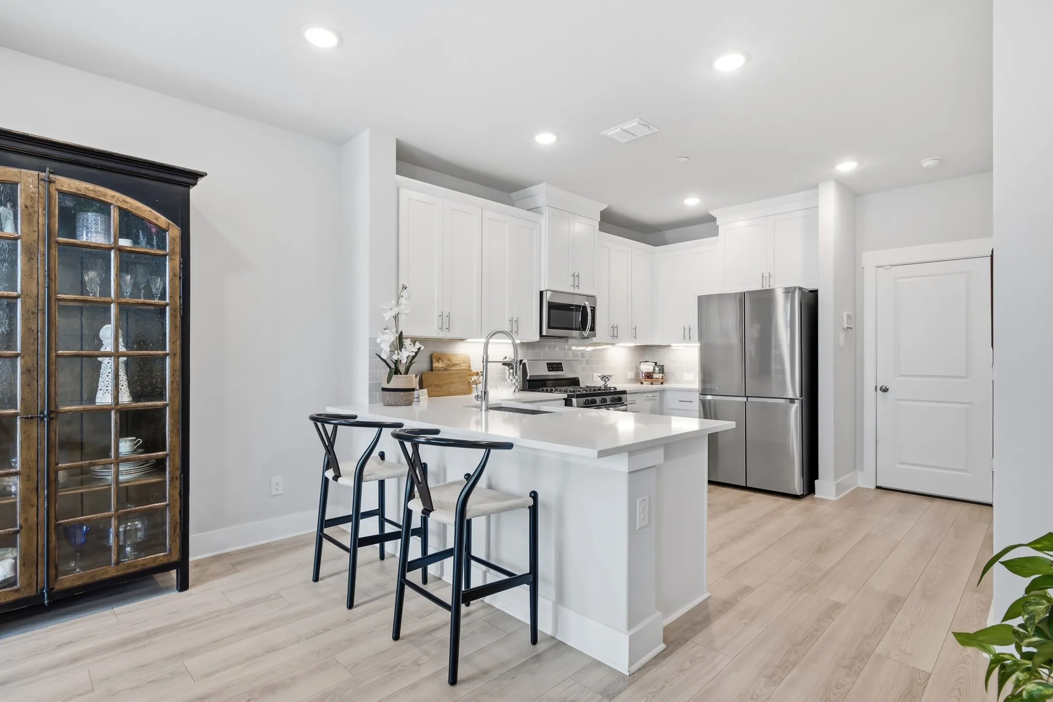 Townhouse For Sale in Tarrant County , 7505 Reis Lane, North Richland Hills, Texas 76182, 3 Bedroom, 3 Bathroom, 2 Garage spaces, 1,662 Sqft, built in 2022, mls#21350344, Real Estate Agent in North Richland Hills, Homes For Sale in Tarrant county, Homes For Sale in North Richland Hills, Realtor in North Richland Hills Texas, Real Estate Brokerage Independent Realty Texas, Luminita Cordes Realtor