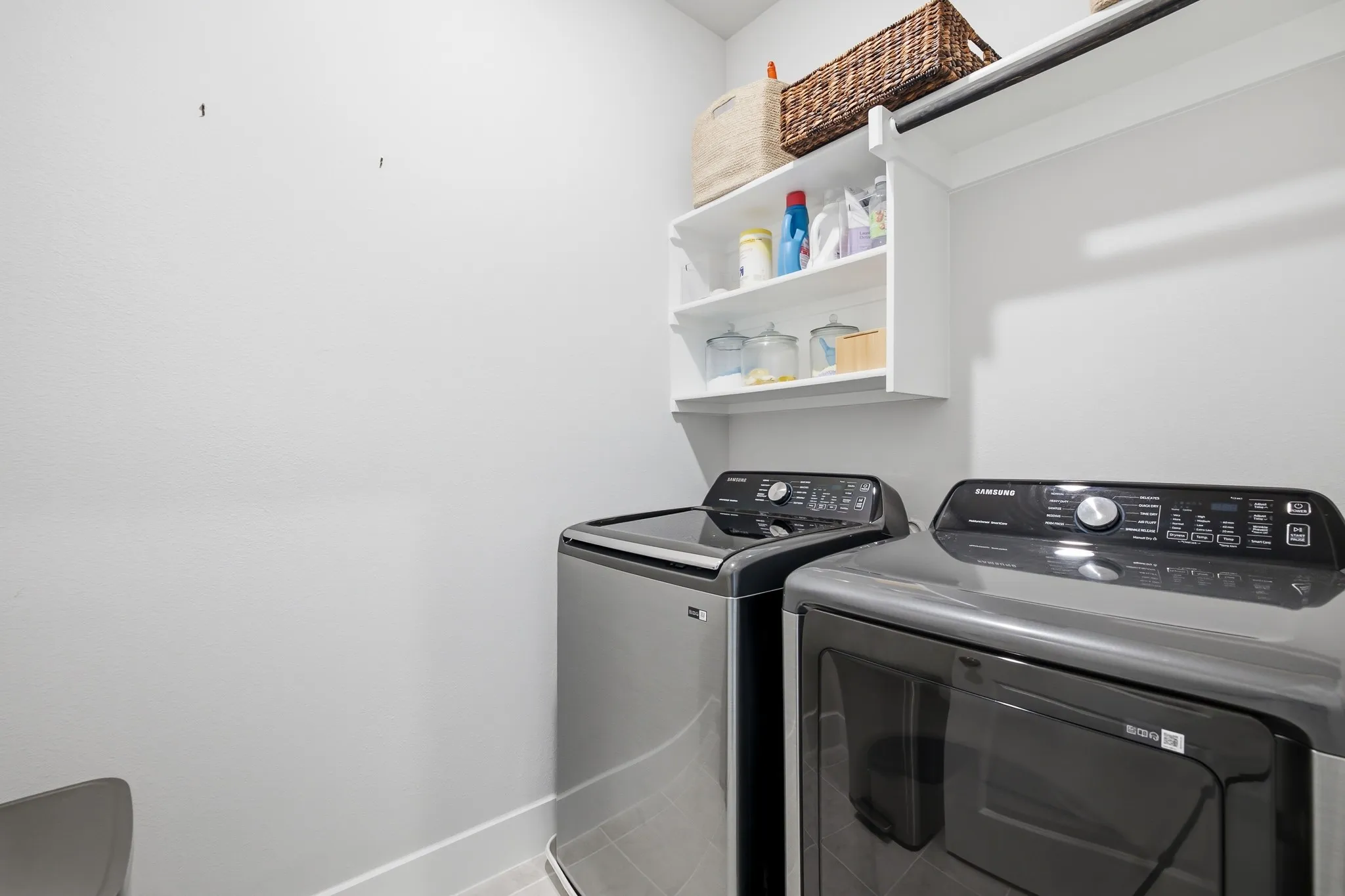 Townhouse For Sale in Tarrant County , 7505 Reis Lane, North Richland Hills, Texas 76182, 3 Bedroom, 3 Bathroom, 2 Garage spaces, 1,662 Sqft, built in 2022, mls#21350344, Real Estate Agent in North Richland Hills, Homes For Sale in Tarrant county, Homes For Sale in North Richland Hills, Realtor in North Richland Hills Texas, Real Estate Brokerage Independent Realty Texas, Luminita Cordes Realtor