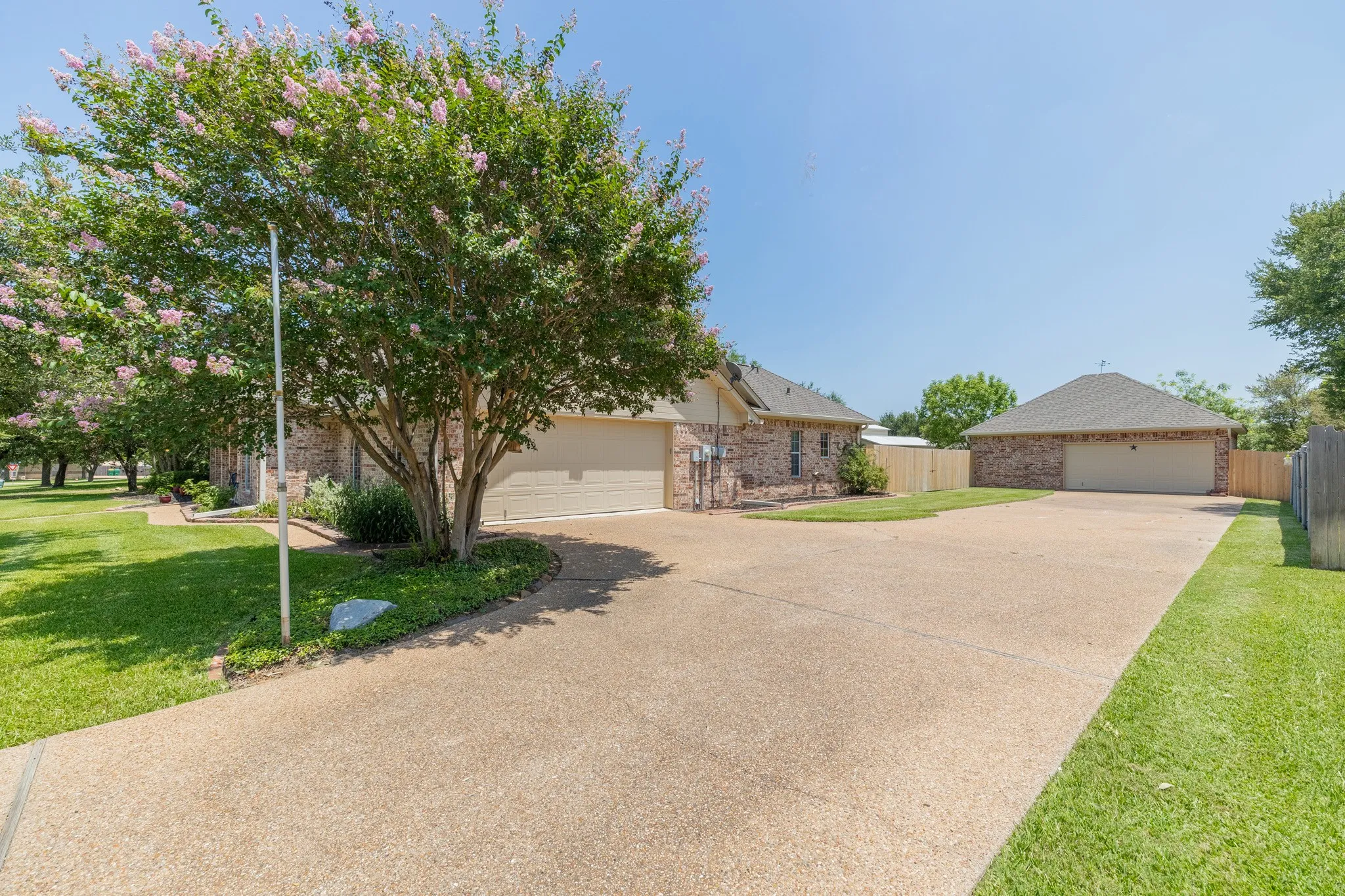 Single Family Residence For Sale in Mc Lennan County , 1208 Kempner Park, Robinson, Texas 76706, 3 Bedroom, 2 Bathroom, 2 Garage spaces, 1,842 Sqft, built in 2004, mls#21353098, Real Estate Agent in Robinson, Homes For Sale in Mc Lennan county, Homes For Sale in Robinson, Realtor in Robinson Texas, Real Estate Brokerage Independent Realty Texas, Luminita Cordes Realtor