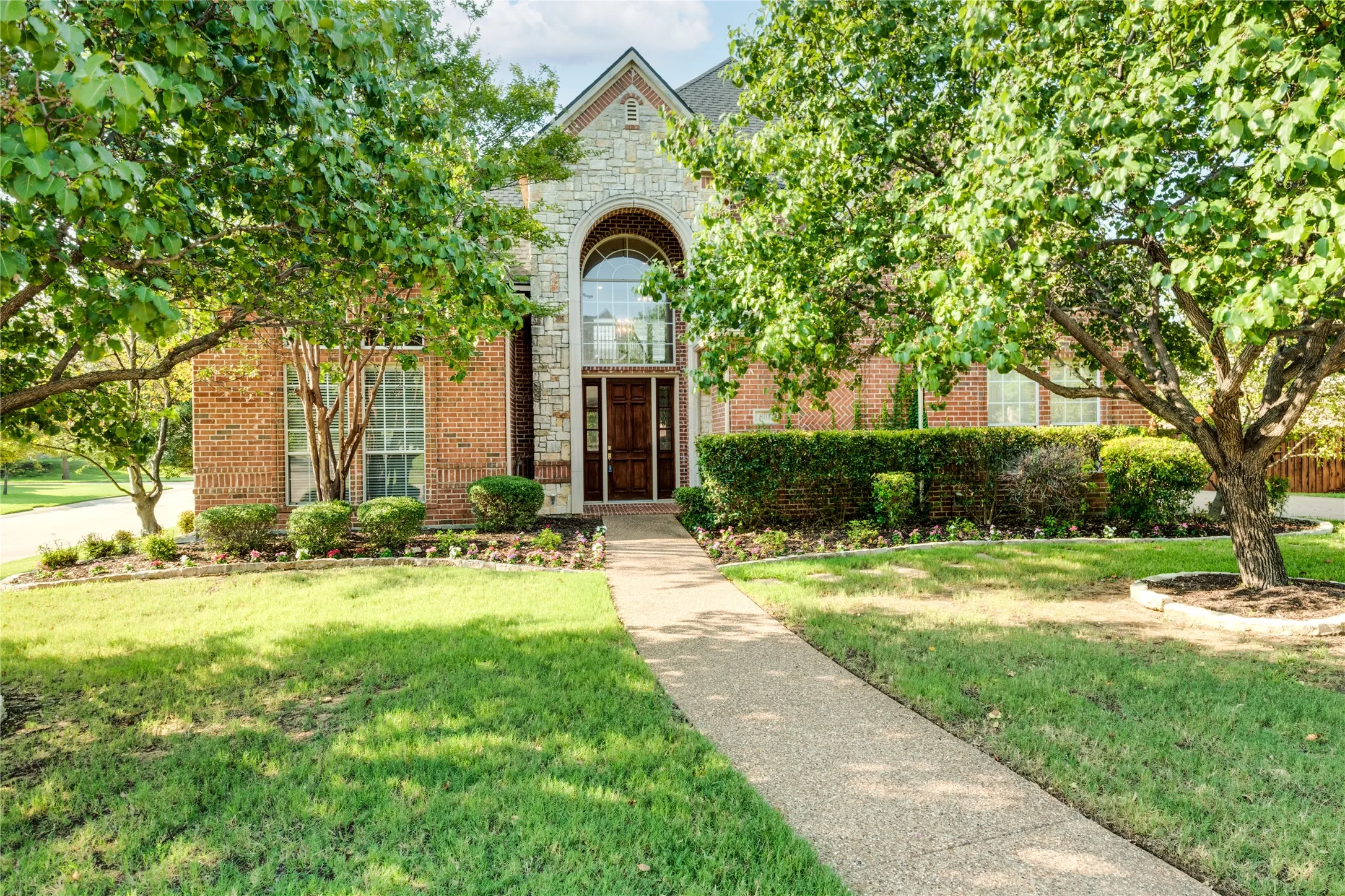 Single Family Residence For Rent in Denton County , 801 Camelot Court, Highland Village, Texas 75077, 4 Bedroom, 5 Bathroom, 3 Garage spaces, 3,817 Sqft, built in 1999, mls#21337667, Real Estate Agent in Highland Village, Homes For Rent in Denton county, Homes For Rent in Highland Village, Realtor in Highland Village Texas, Real Estate Brokerage Independent Realty Texas, Luminita Cordes Realtor