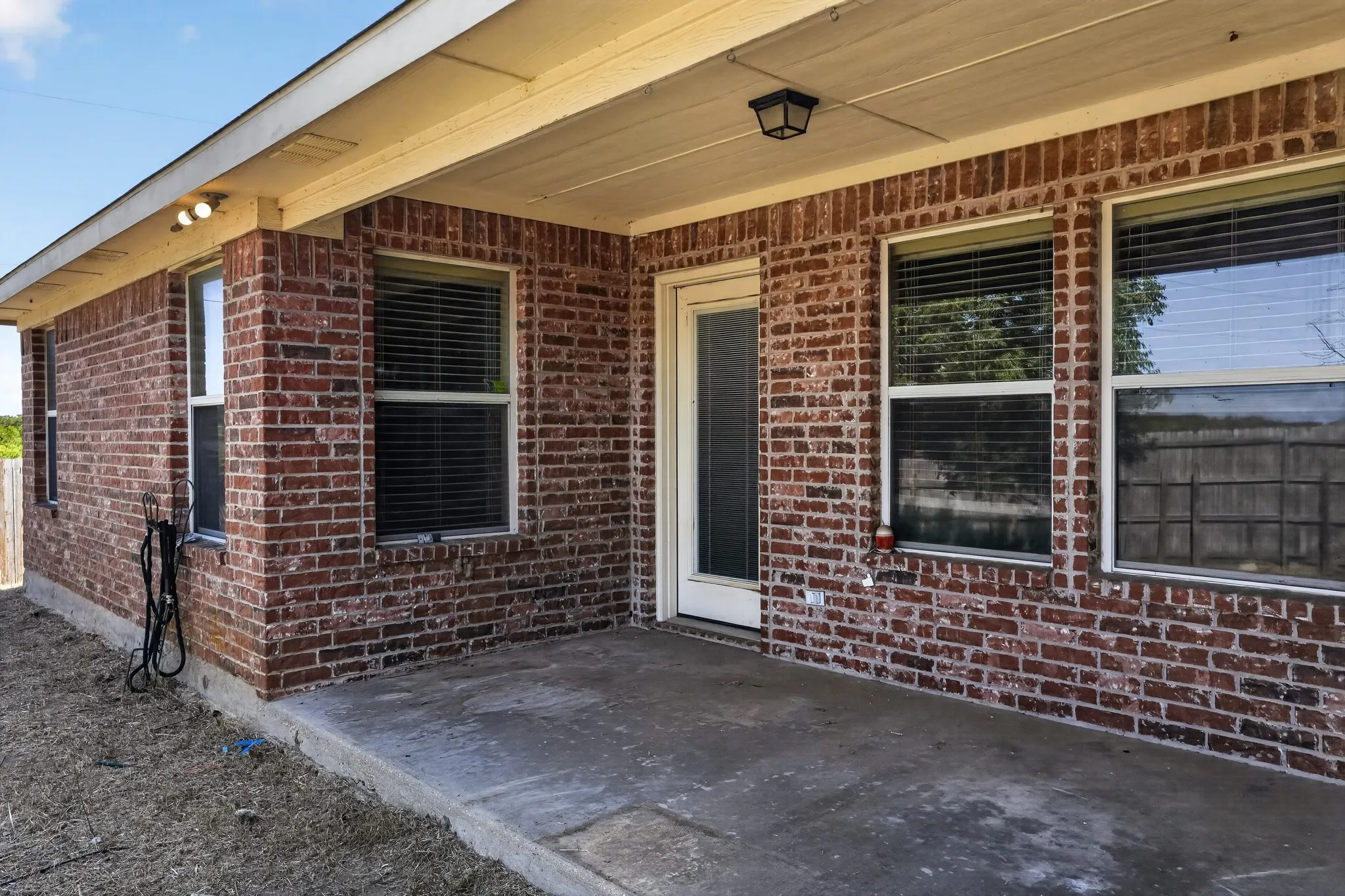 Single Family Residence For Sale in Johnson County , 900 Mistflower Avenue, Burleson, Texas 76028, 3 Bedroom, 2 Bathroom, 2 Garage spaces, 2,347 Sqft, built in 2009, mls#21350977, Real Estate Agent in Burleson, Homes For Sale in Johnson county, Homes For Sale in Burleson, Realtor in Burleson Texas, Real Estate Brokerage Independent Realty Texas, Luminita Cordes Realtor