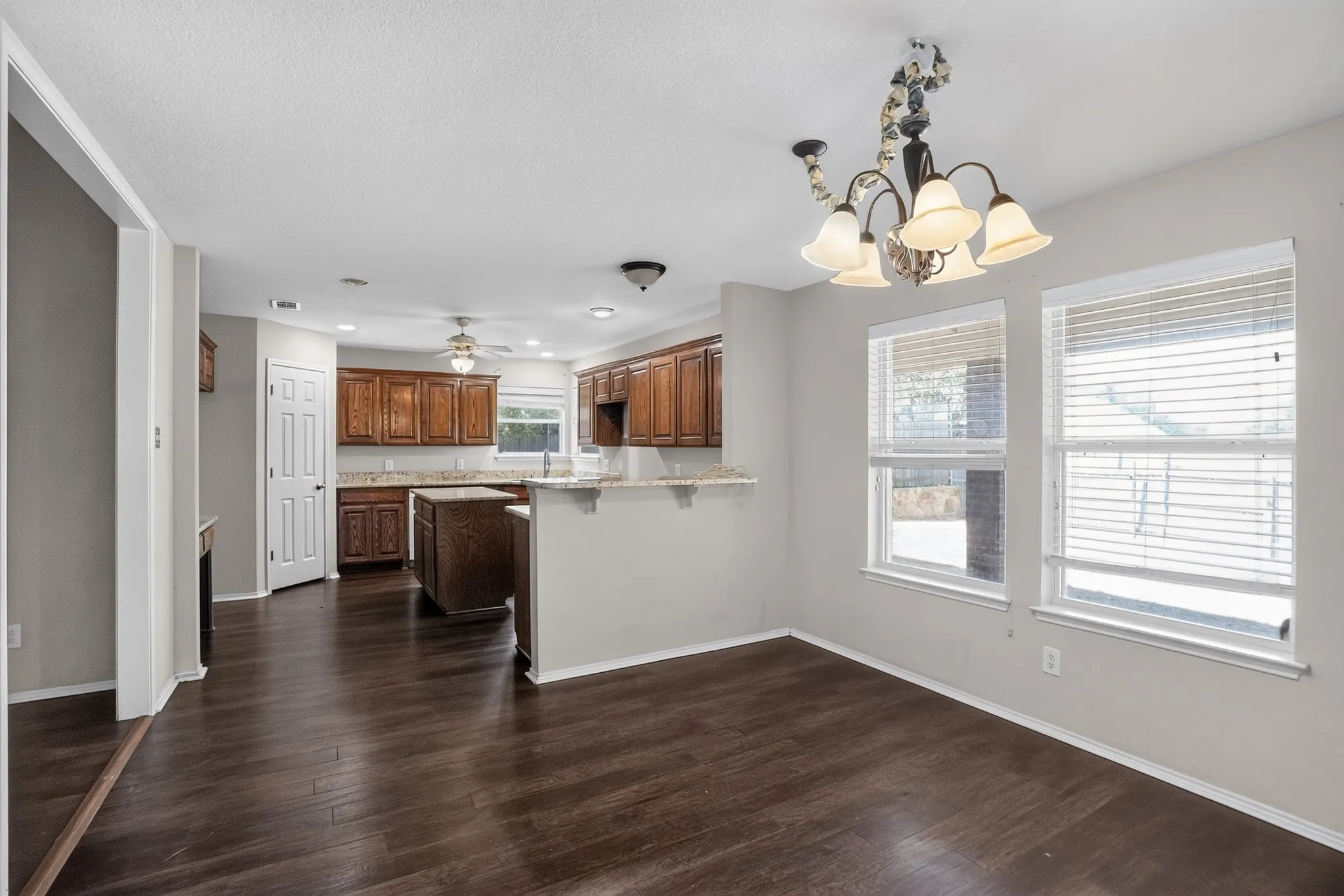 Single Family Residence For Sale in Johnson County , 900 Mistflower Avenue, Burleson, Texas 76028, 3 Bedroom, 2 Bathroom, 2 Garage spaces, 2,347 Sqft, built in 2009, mls#21350977, Real Estate Agent in Burleson, Homes For Sale in Johnson county, Homes For Sale in Burleson, Realtor in Burleson Texas, Real Estate Brokerage Independent Realty Texas, Luminita Cordes Realtor