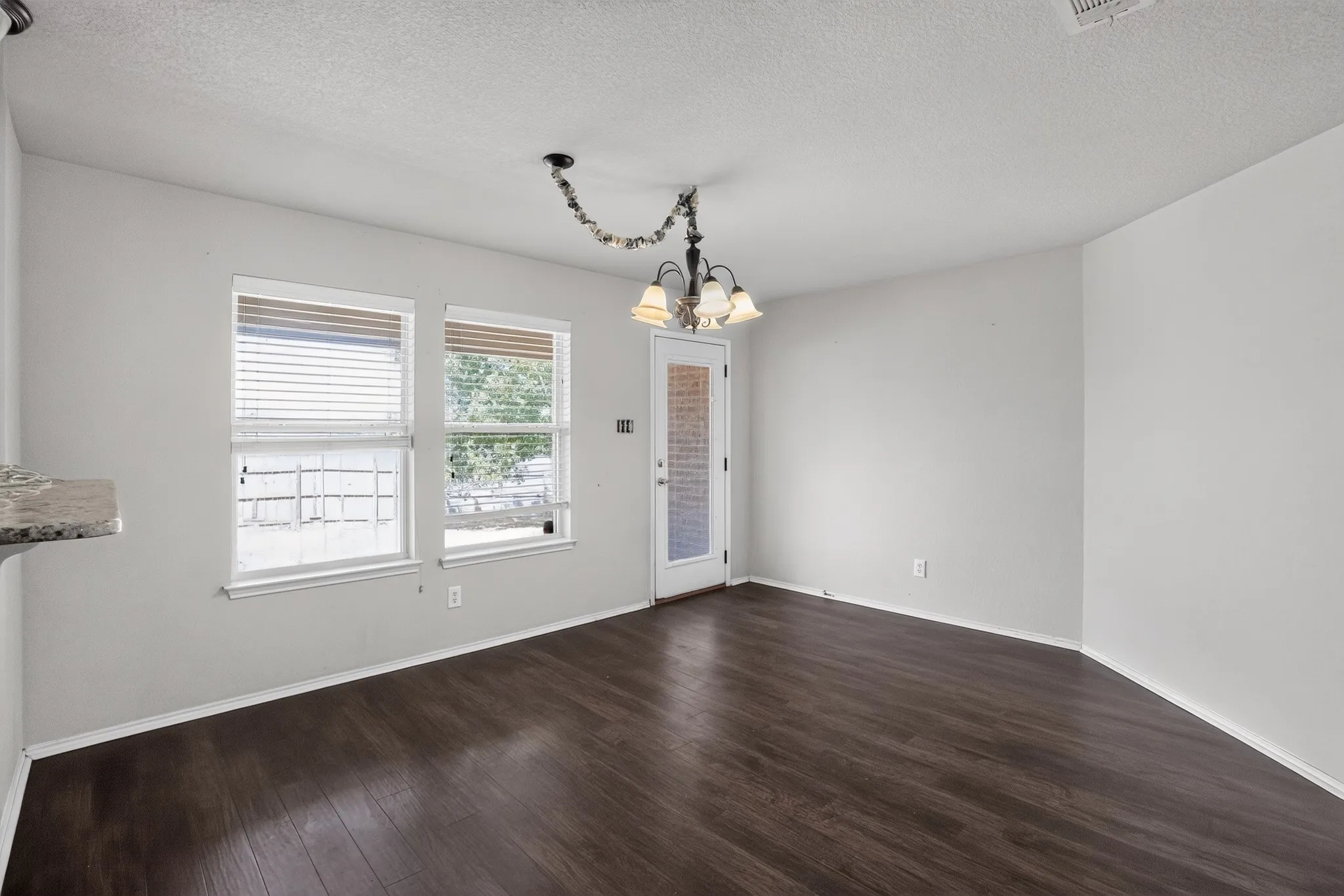 Single Family Residence For Sale in Johnson County , 900 Mistflower Avenue, Burleson, Texas 76028, 3 Bedroom, 2 Bathroom, 2 Garage spaces, 2,347 Sqft, built in 2009, mls#21350977, Real Estate Agent in Burleson, Homes For Sale in Johnson county, Homes For Sale in Burleson, Realtor in Burleson Texas, Real Estate Brokerage Independent Realty Texas, Luminita Cordes Realtor