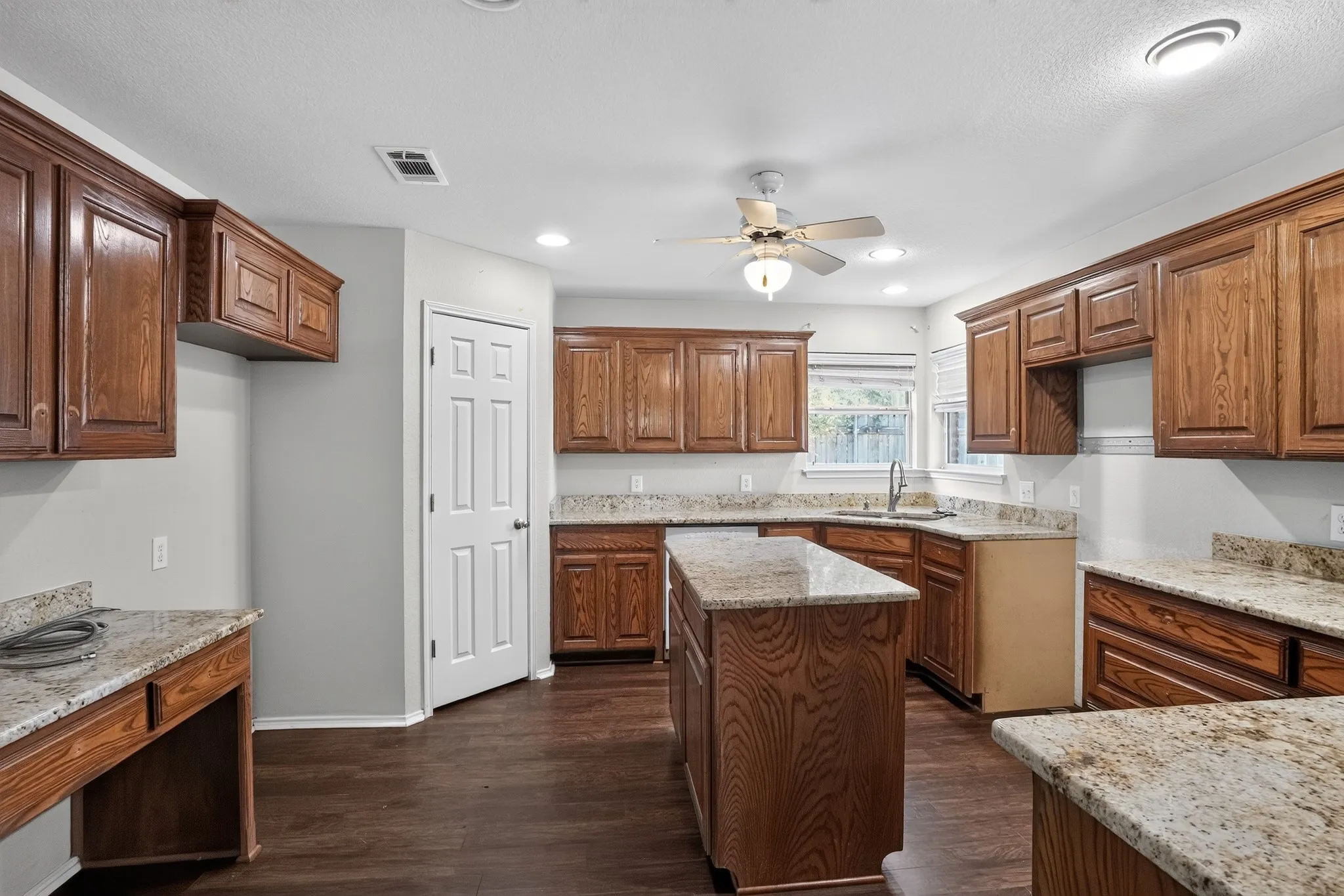 Single Family Residence For Sale in Johnson County , 900 Mistflower Avenue, Burleson, Texas 76028, 3 Bedroom, 2 Bathroom, 2 Garage spaces, 2,347 Sqft, built in 2009, mls#21350977, Real Estate Agent in Burleson, Homes For Sale in Johnson county, Homes For Sale in Burleson, Realtor in Burleson Texas, Real Estate Brokerage Independent Realty Texas, Luminita Cordes Realtor