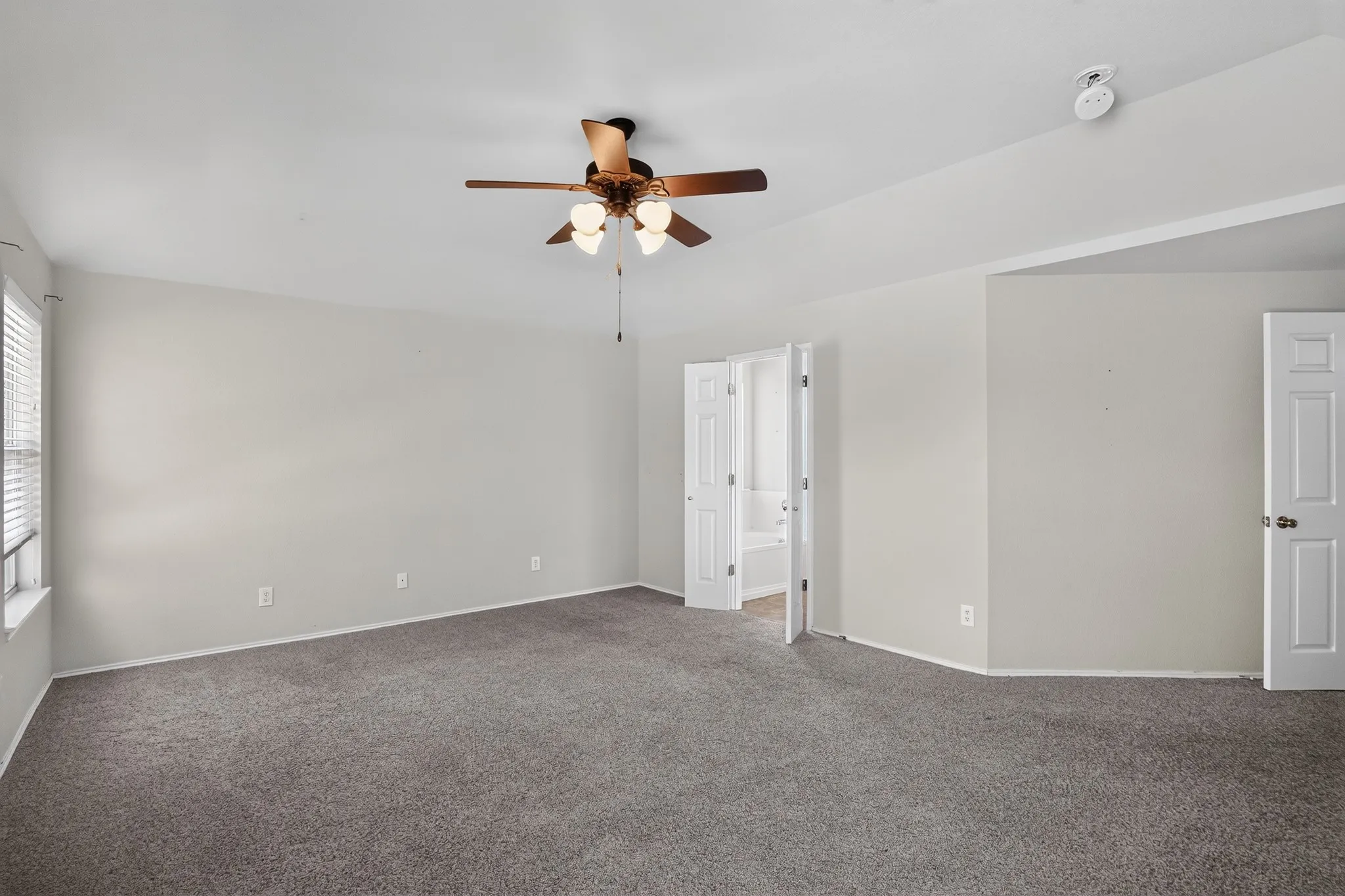 Single Family Residence For Sale in Johnson County , 900 Mistflower Avenue, Burleson, Texas 76028, 3 Bedroom, 2 Bathroom, 2 Garage spaces, 2,347 Sqft, built in 2009, mls#21350977, Real Estate Agent in Burleson, Homes For Sale in Johnson county, Homes For Sale in Burleson, Realtor in Burleson Texas, Real Estate Brokerage Independent Realty Texas, Luminita Cordes Realtor