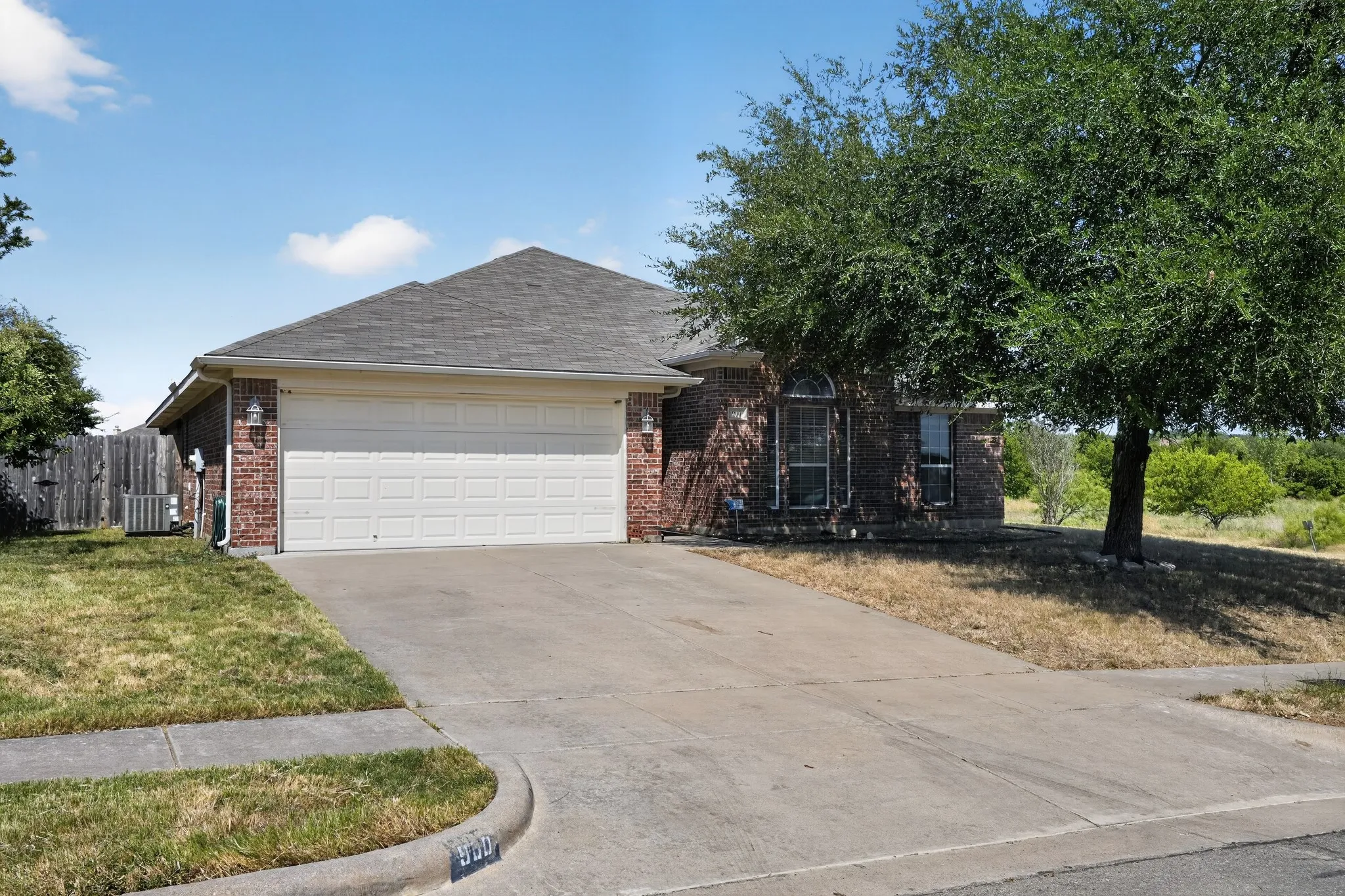 Single Family Residence For Sale in Johnson County , 900 Mistflower Avenue, Burleson, Texas 76028, 3 Bedroom, 2 Bathroom, 2 Garage spaces, 2,347 Sqft, built in 2009, mls#21350977, Real Estate Agent in Burleson, Homes For Sale in Johnson county, Homes For Sale in Burleson, Realtor in Burleson Texas, Real Estate Brokerage Independent Realty Texas, Luminita Cordes Realtor