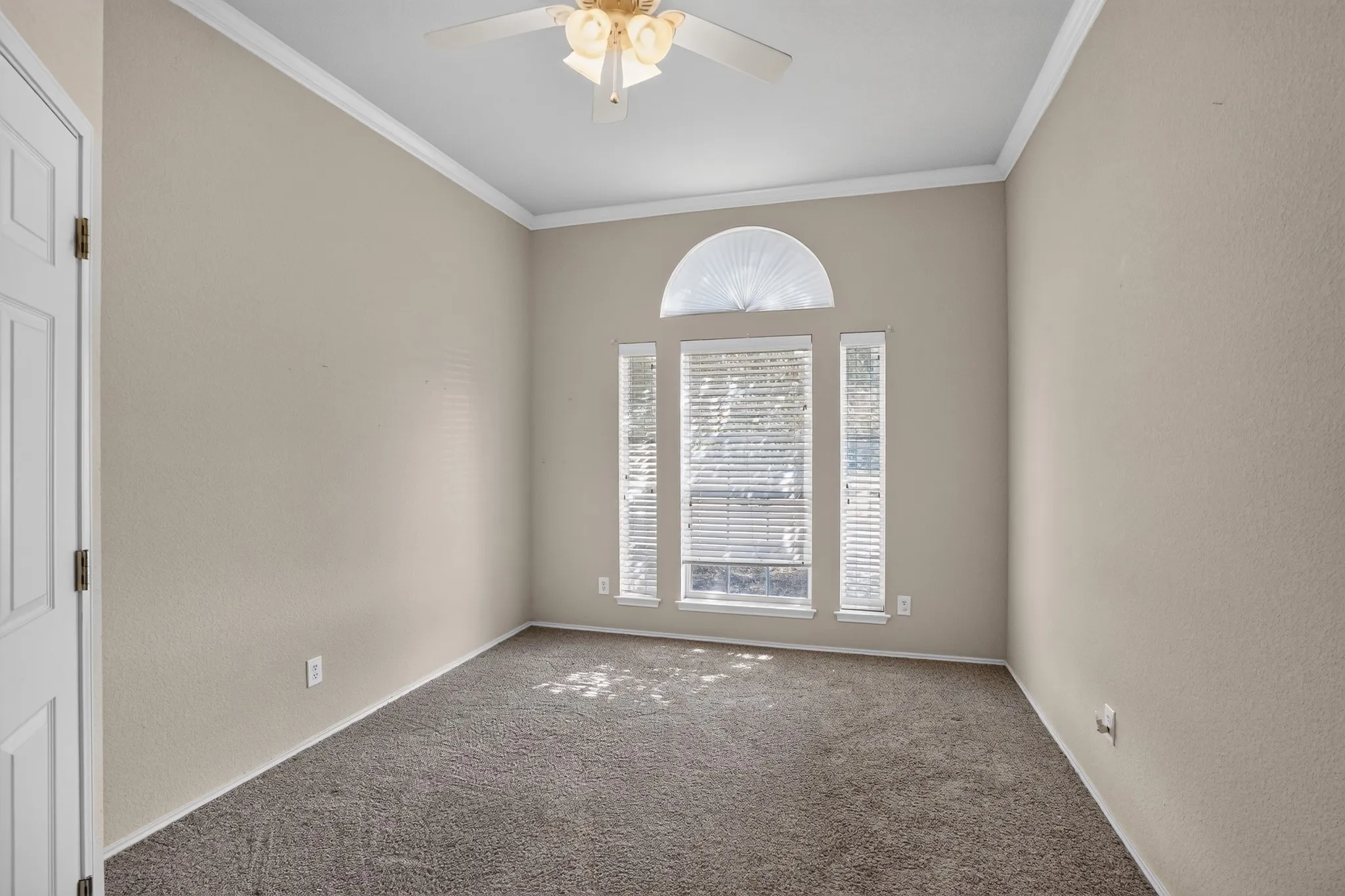 Single Family Residence For Sale in Johnson County , 900 Mistflower Avenue, Burleson, Texas 76028, 3 Bedroom, 2 Bathroom, 2 Garage spaces, 2,347 Sqft, built in 2009, mls#21350977, Real Estate Agent in Burleson, Homes For Sale in Johnson county, Homes For Sale in Burleson, Realtor in Burleson Texas, Real Estate Brokerage Independent Realty Texas, Luminita Cordes Realtor