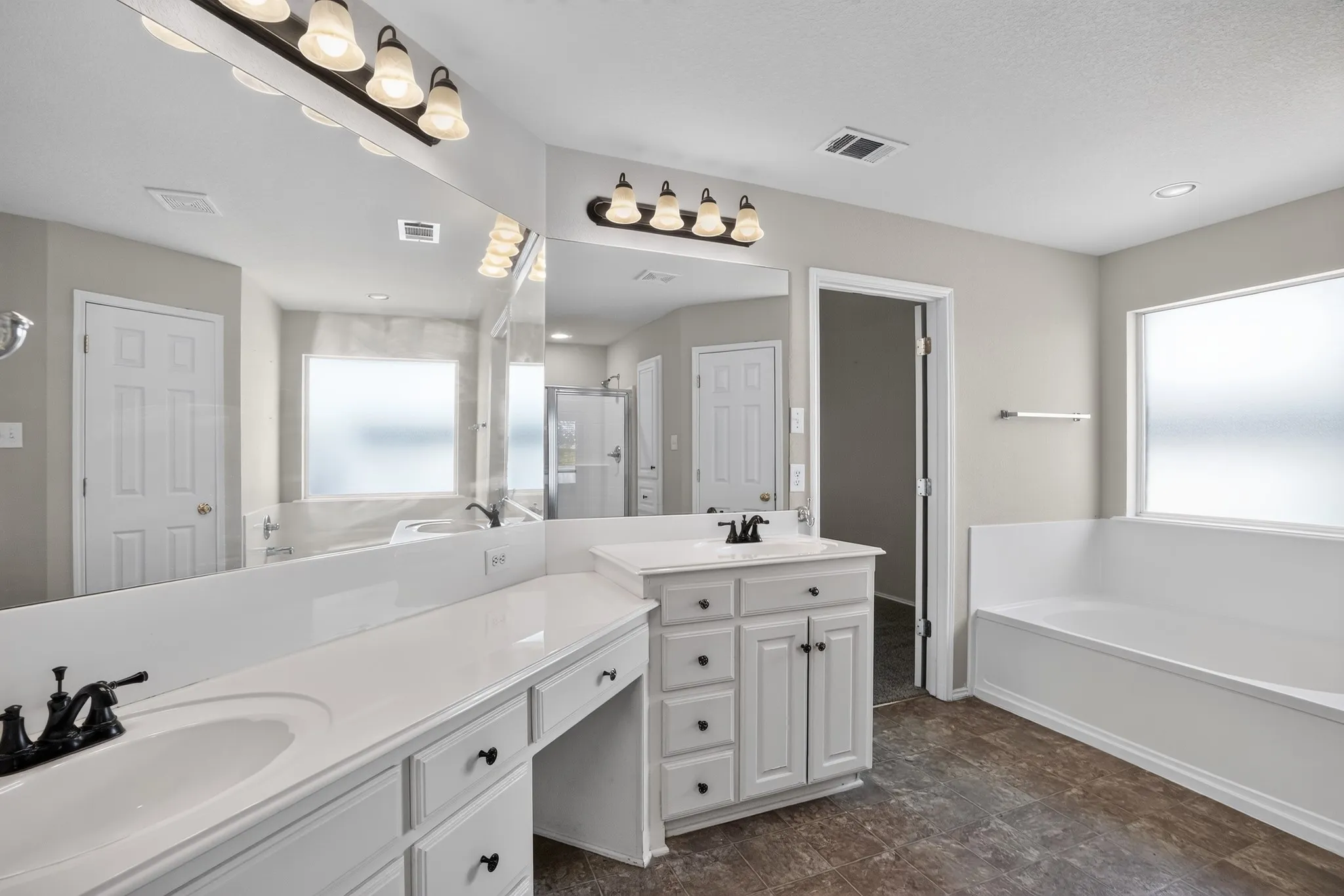 Single Family Residence For Sale in Johnson County , 900 Mistflower Avenue, Burleson, Texas 76028, 3 Bedroom, 2 Bathroom, 2 Garage spaces, 2,347 Sqft, built in 2009, mls#21350977, Real Estate Agent in Burleson, Homes For Sale in Johnson county, Homes For Sale in Burleson, Realtor in Burleson Texas, Real Estate Brokerage Independent Realty Texas, Luminita Cordes Realtor