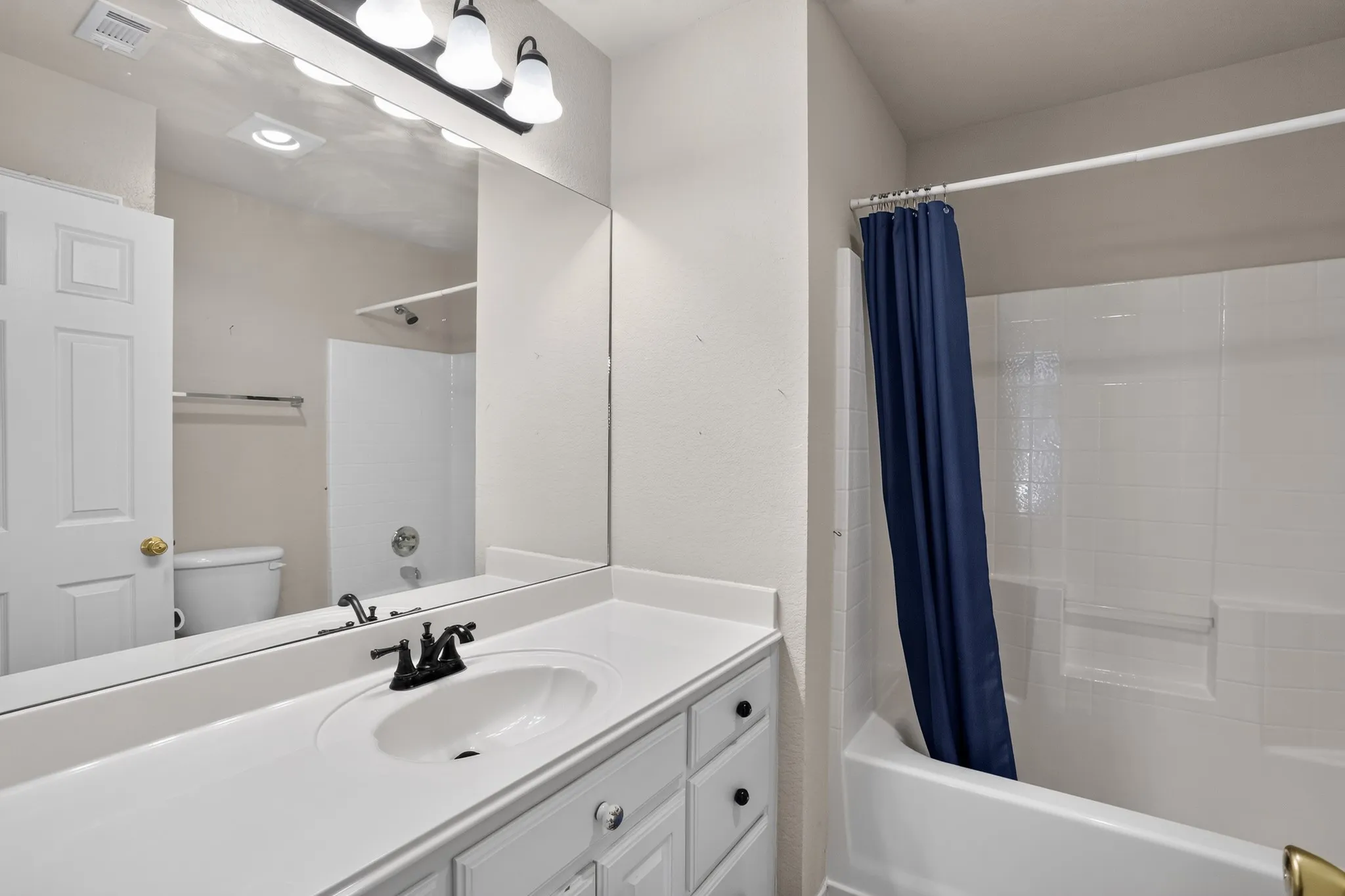 Single Family Residence For Sale in Johnson County , 900 Mistflower Avenue, Burleson, Texas 76028, 3 Bedroom, 2 Bathroom, 2 Garage spaces, 2,347 Sqft, built in 2009, mls#21350977, Real Estate Agent in Burleson, Homes For Sale in Johnson county, Homes For Sale in Burleson, Realtor in Burleson Texas, Real Estate Brokerage Independent Realty Texas, Luminita Cordes Realtor