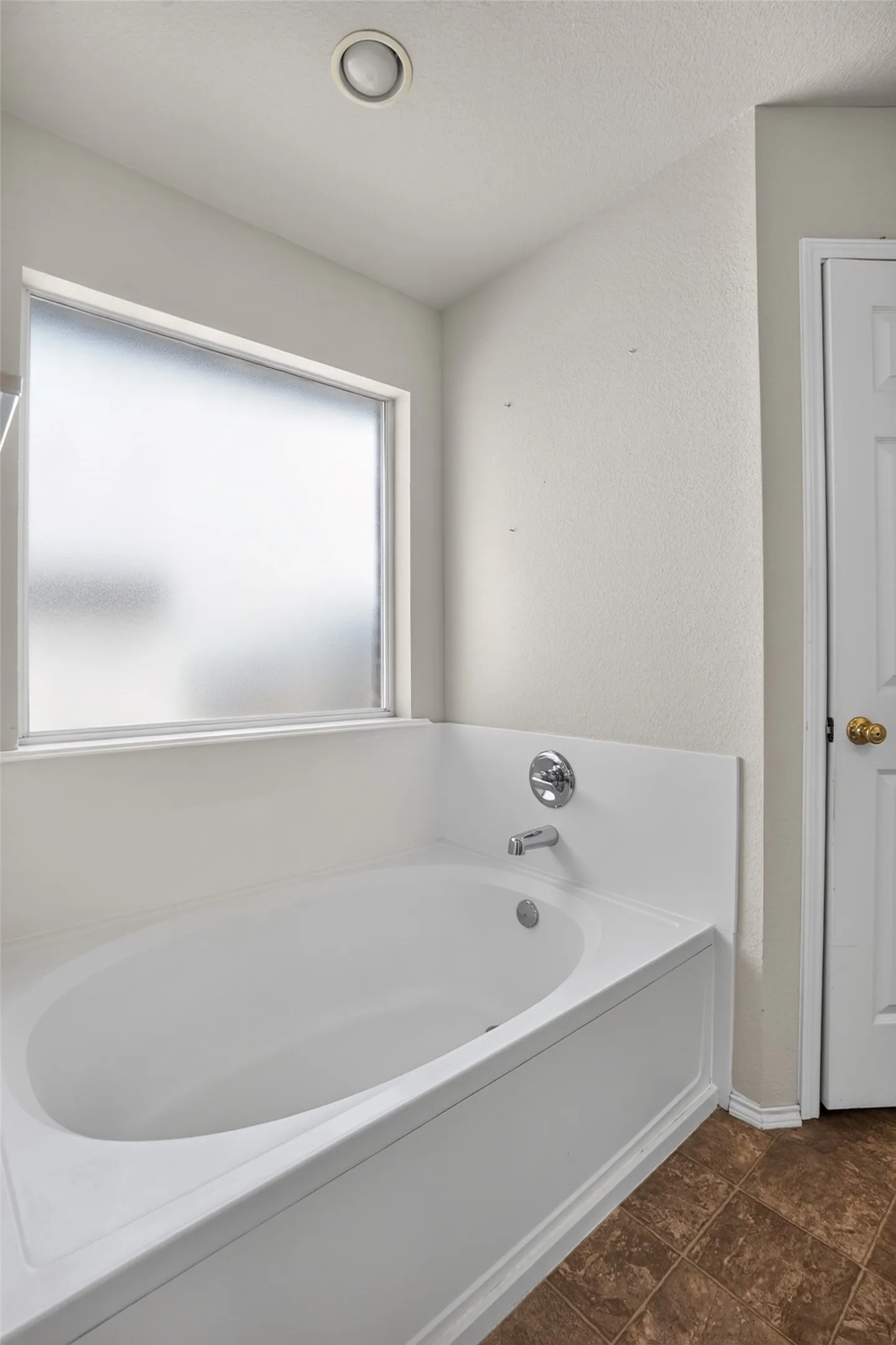 Single Family Residence For Sale in Johnson County , 900 Mistflower Avenue, Burleson, Texas 76028, 3 Bedroom, 2 Bathroom, 2 Garage spaces, 2,347 Sqft, built in 2009, mls#21350977, Real Estate Agent in Burleson, Homes For Sale in Johnson county, Homes For Sale in Burleson, Realtor in Burleson Texas, Real Estate Brokerage Independent Realty Texas, Luminita Cordes Realtor