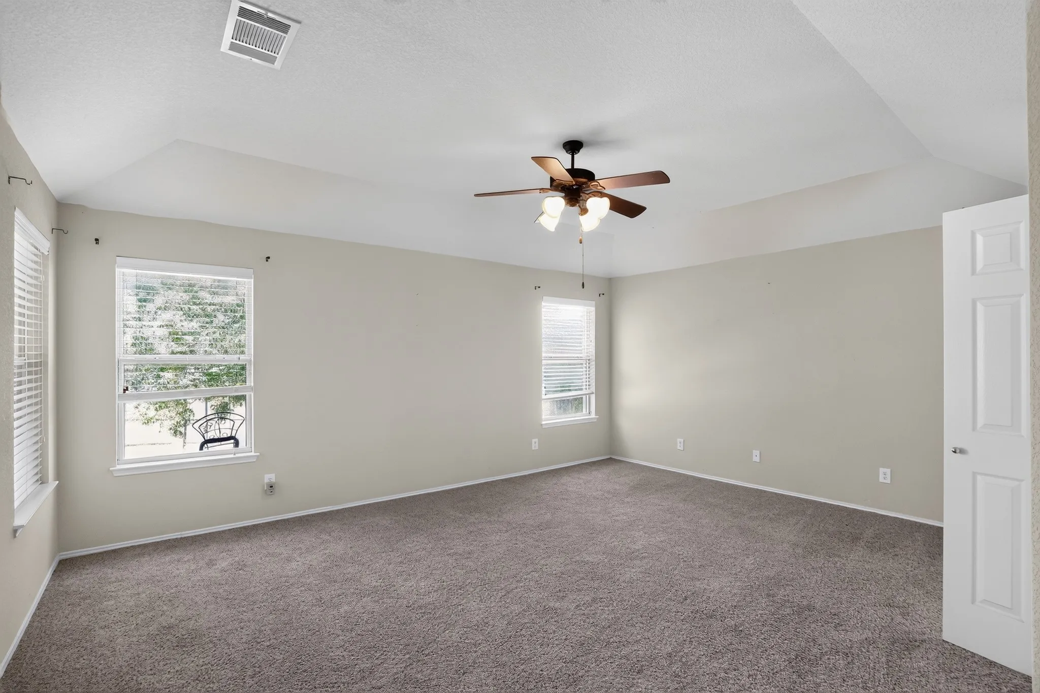 Single Family Residence For Sale in Johnson County , 900 Mistflower Avenue, Burleson, Texas 76028, 3 Bedroom, 2 Bathroom, 2 Garage spaces, 2,347 Sqft, built in 2009, mls#21350977, Real Estate Agent in Burleson, Homes For Sale in Johnson county, Homes For Sale in Burleson, Realtor in Burleson Texas, Real Estate Brokerage Independent Realty Texas, Luminita Cordes Realtor