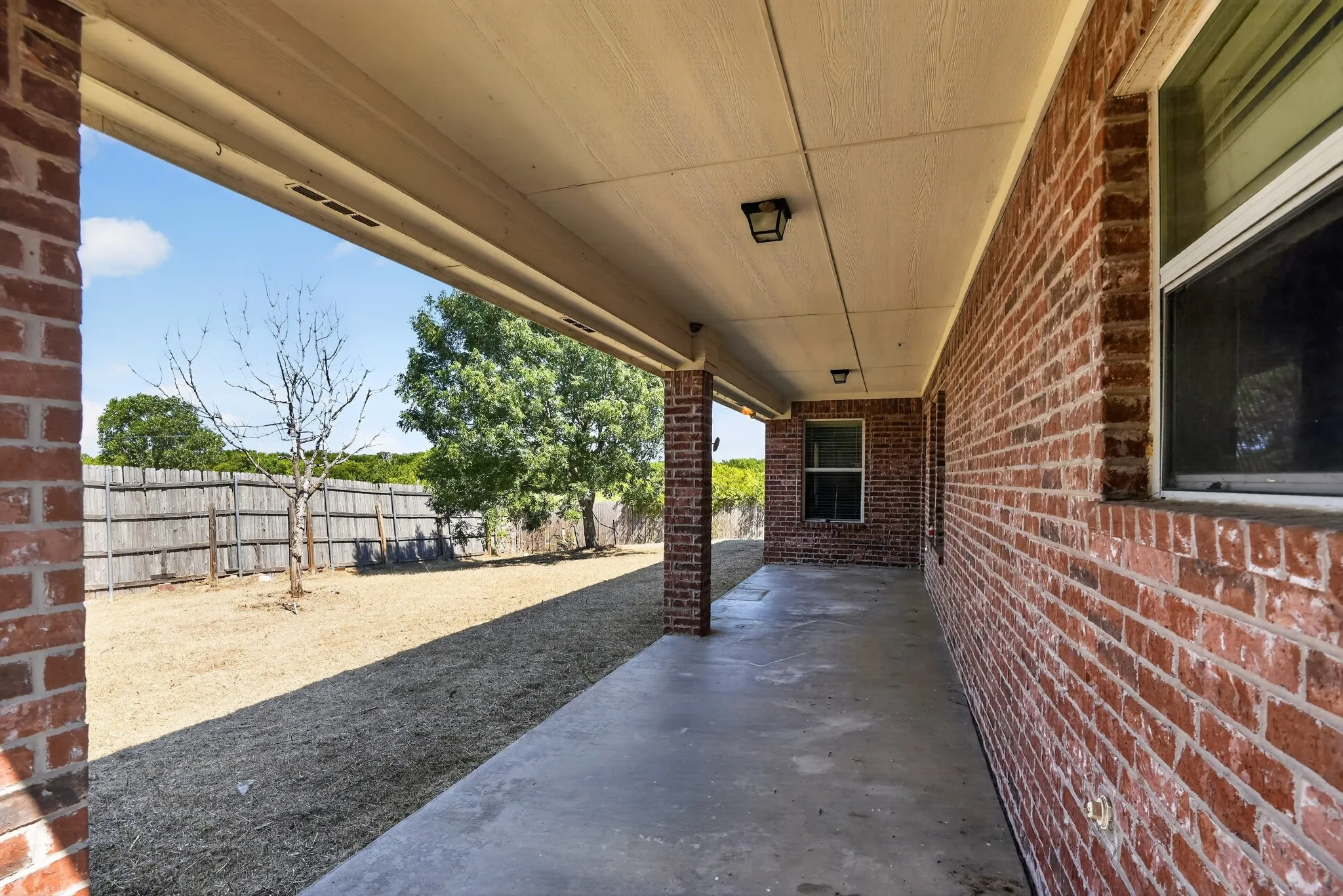 Single Family Residence For Sale in Johnson County , 900 Mistflower Avenue, Burleson, Texas 76028, 3 Bedroom, 2 Bathroom, 2 Garage spaces, 2,347 Sqft, built in 2009, mls#21350977, Real Estate Agent in Burleson, Homes For Sale in Johnson county, Homes For Sale in Burleson, Realtor in Burleson Texas, Real Estate Brokerage Independent Realty Texas, Luminita Cordes Realtor