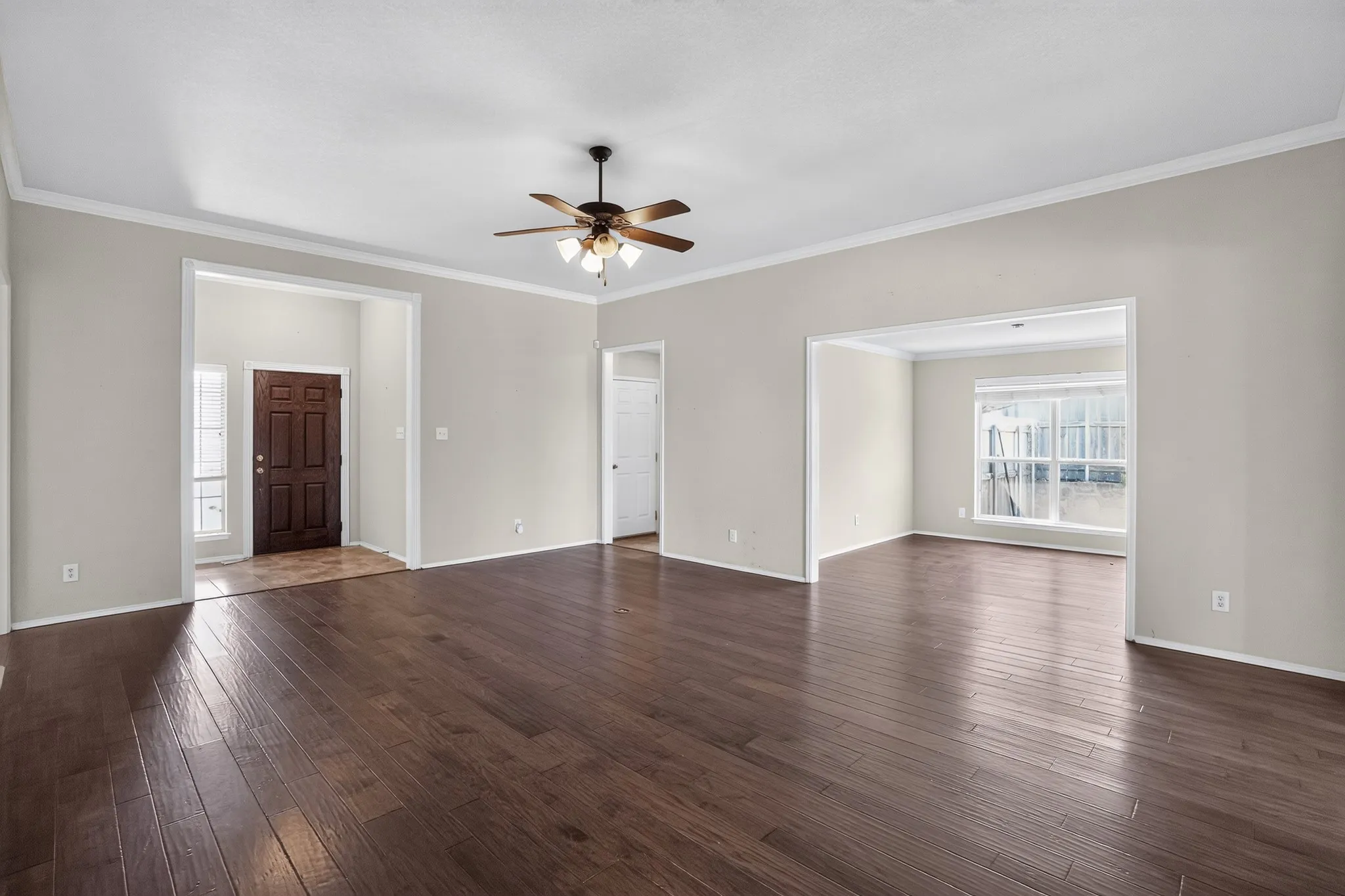 Single Family Residence For Sale in Johnson County , 900 Mistflower Avenue, Burleson, Texas 76028, 3 Bedroom, 2 Bathroom, 2 Garage spaces, 2,347 Sqft, built in 2009, mls#21350977, Real Estate Agent in Burleson, Homes For Sale in Johnson county, Homes For Sale in Burleson, Realtor in Burleson Texas, Real Estate Brokerage Independent Realty Texas, Luminita Cordes Realtor