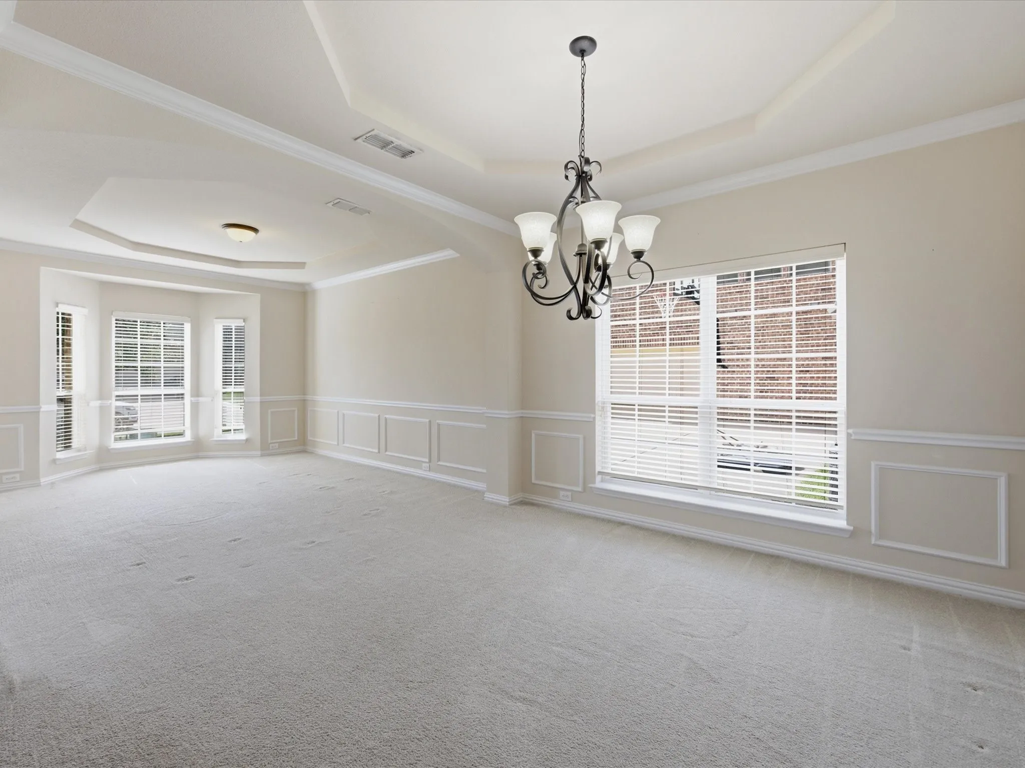 Single Family Residence For Sale in Dallas County , 906 Hidden Lakes Drive, Cedar Hill, Texas 75104, 5 Bedroom, 4 Bathroom, 3 Garage spaces, 3,798 Sqft, built in 2014, mls#21352946, Real Estate Agent in Cedar Hill, Homes For Sale in Dallas county, Homes For Sale in Cedar Hill, Realtor in Cedar Hill Texas, Real Estate Brokerage Independent Realty Texas, Luminita Cordes Realtor