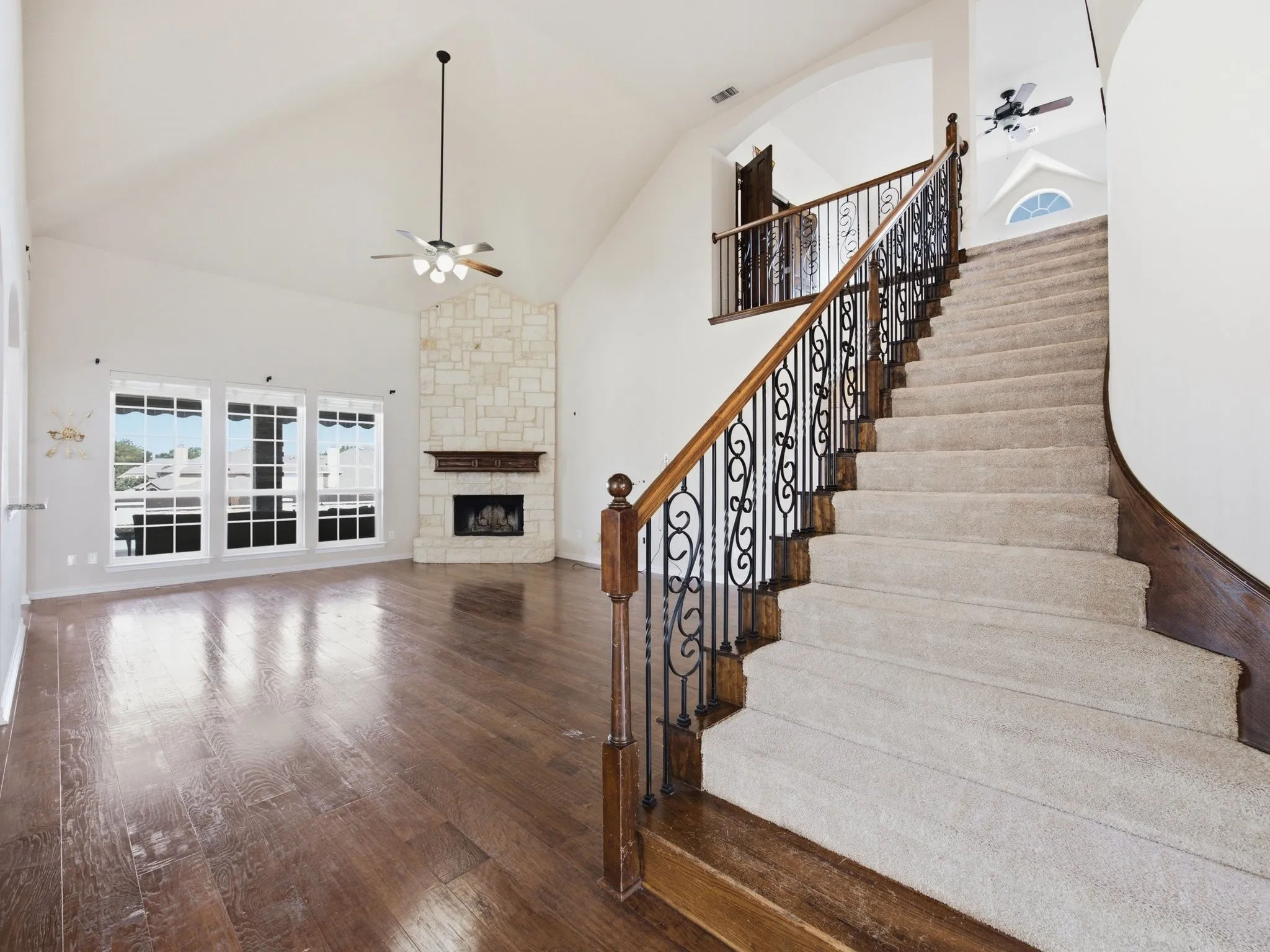 Single Family Residence For Sale in Dallas County , 906 Hidden Lakes Drive, Cedar Hill, Texas 75104, 5 Bedroom, 4 Bathroom, 3 Garage spaces, 3,798 Sqft, built in 2014, mls#21352946, Real Estate Agent in Cedar Hill, Homes For Sale in Dallas county, Homes For Sale in Cedar Hill, Realtor in Cedar Hill Texas, Real Estate Brokerage Independent Realty Texas, Luminita Cordes Realtor