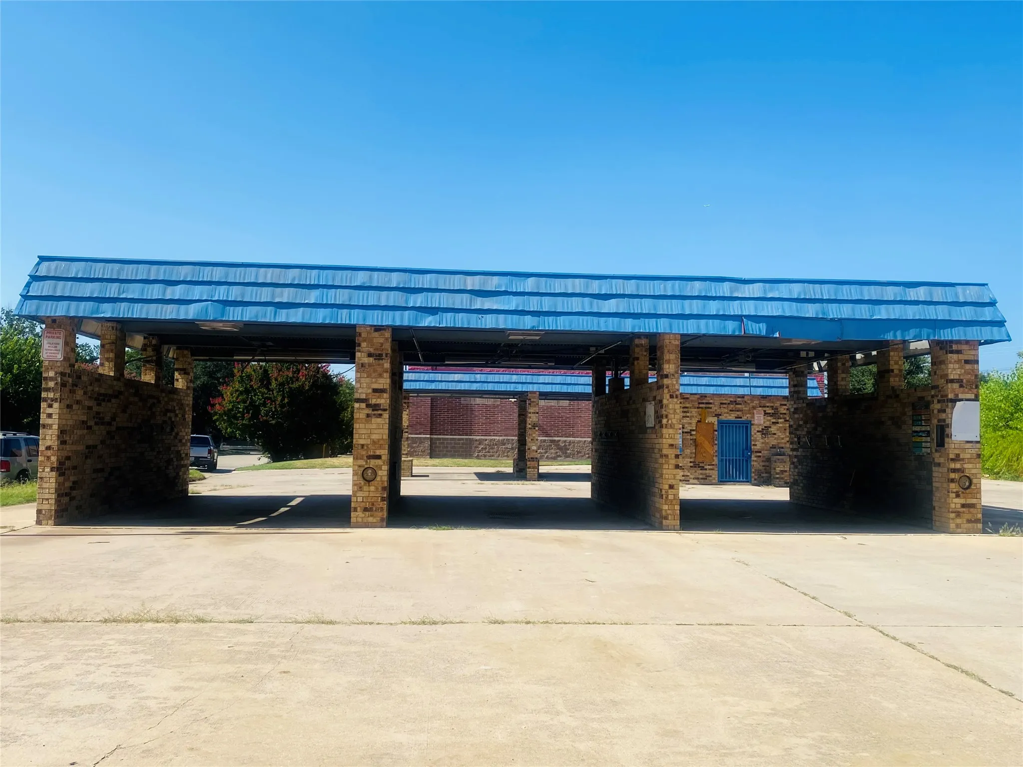 Business For Rent in Denton County , 521 Alegre Vista Drive, Denton, Texas 76205, 0, 0, Garage spaces, 0 Sqft, built in 1986, Price $2,500, mls#21351773, Real Estate Agent in Denton, Homes For Rent in Denton county, Homes For Rent in Denton, Realtor in Denton Texas, Real Estate Brokerage Independent Realty Texas, Luminita Cordes Realtor