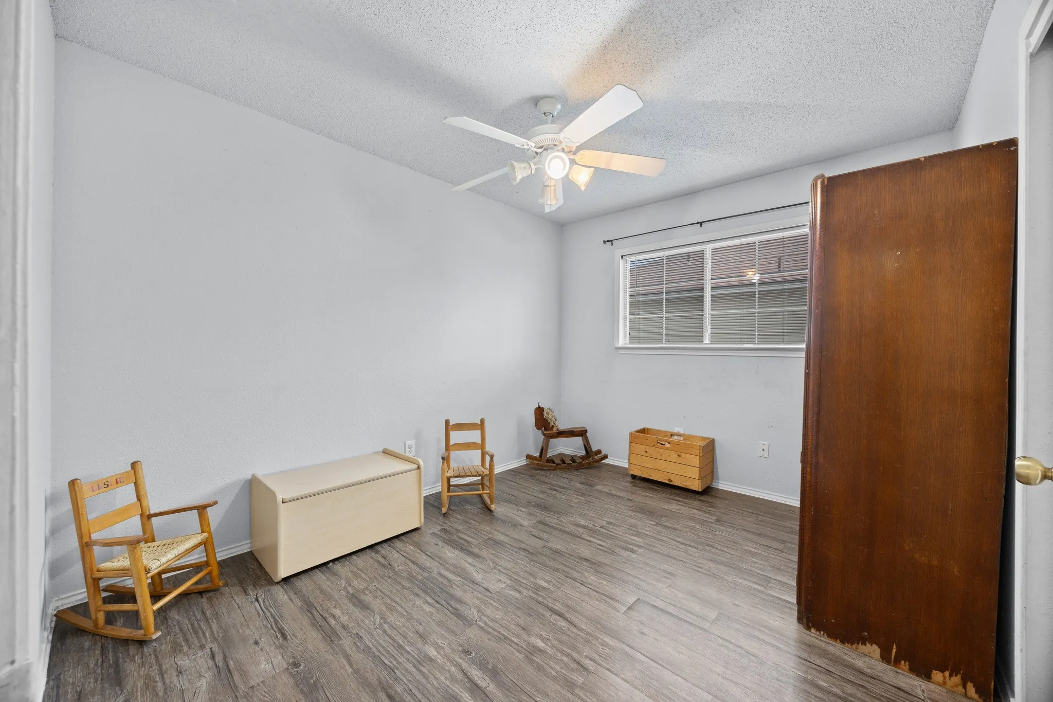 Single Family Residence For Sale in Williamson County , 1001 Canterbury Trail, Georgetown, Texas 78626, 3 Bedroom, 3 Bathroom, 1 Garage spaces, 2,212 Sqft, built in 2001, mls#21352437, Real Estate Agent in Georgetown, Homes For Sale in Williamson county, Homes For Sale in Georgetown, Realtor in Georgetown Texas, Real Estate Brokerage Independent Realty Texas, Luminita Cordes Realtor