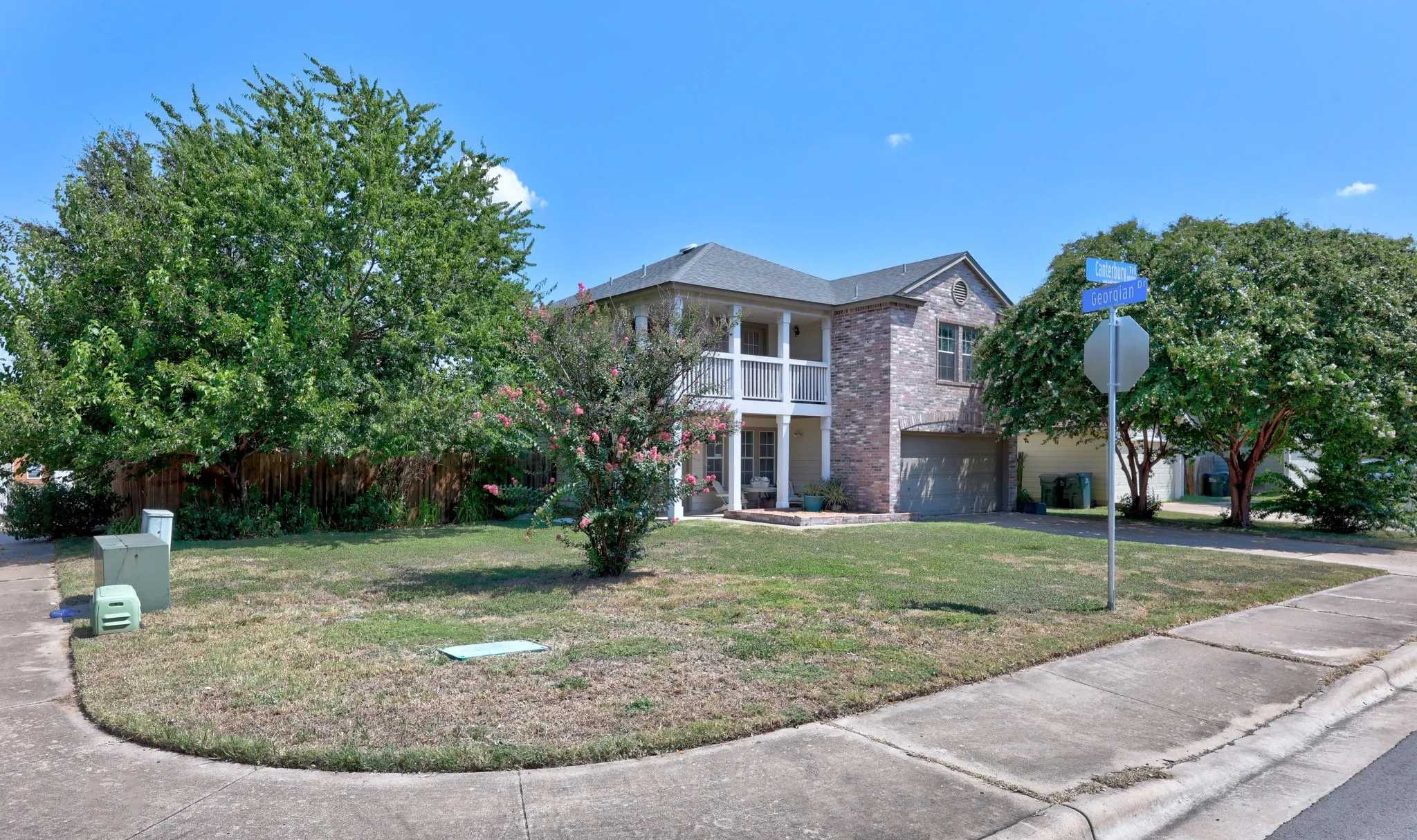 Single Family Residence For Sale in Williamson County , 1001 Canterbury Trail, Georgetown, Texas 78626, 3 Bedroom, 3 Bathroom, 1 Garage spaces, 2,212 Sqft, built in 2001, mls#21352437, Real Estate Agent in Georgetown, Homes For Sale in Williamson county, Homes For Sale in Georgetown, Realtor in Georgetown Texas, Real Estate Brokerage Independent Realty Texas, Luminita Cordes Realtor