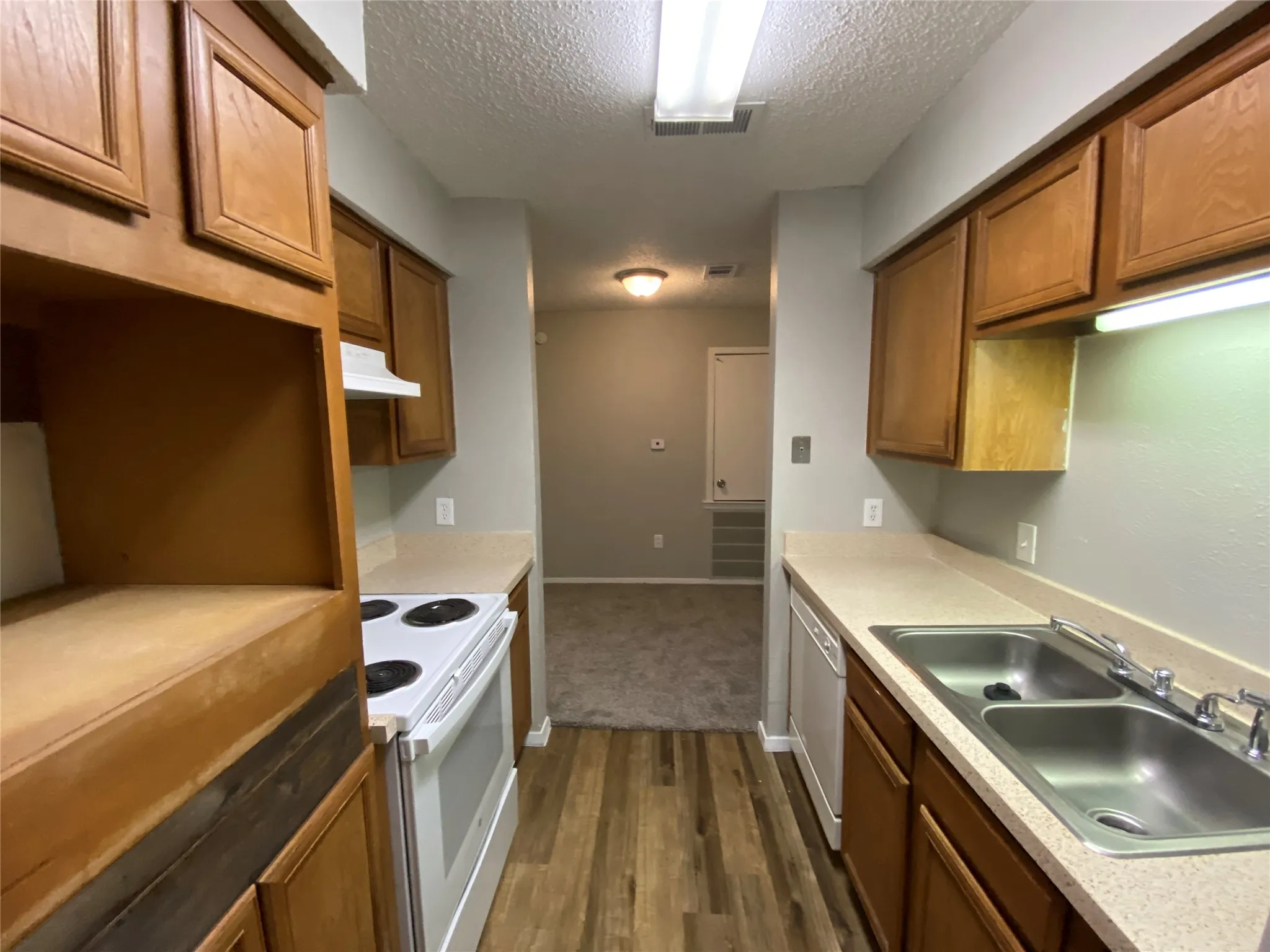Condominium For Rent in Dallas County , 9696 Walnut 317, Dallas, Texas 75243, 1 Bedroom, 1 Bathroom, Garage spaces, 730 Sqft, built in 1981, mls#21345953, Real Estate Agent in Dallas, Homes For Rent in Dallas county, Homes For Rent in Dallas, Realtor in Dallas Texas, Real Estate Brokerage Independent Realty Texas, Luminita Cordes Realtor