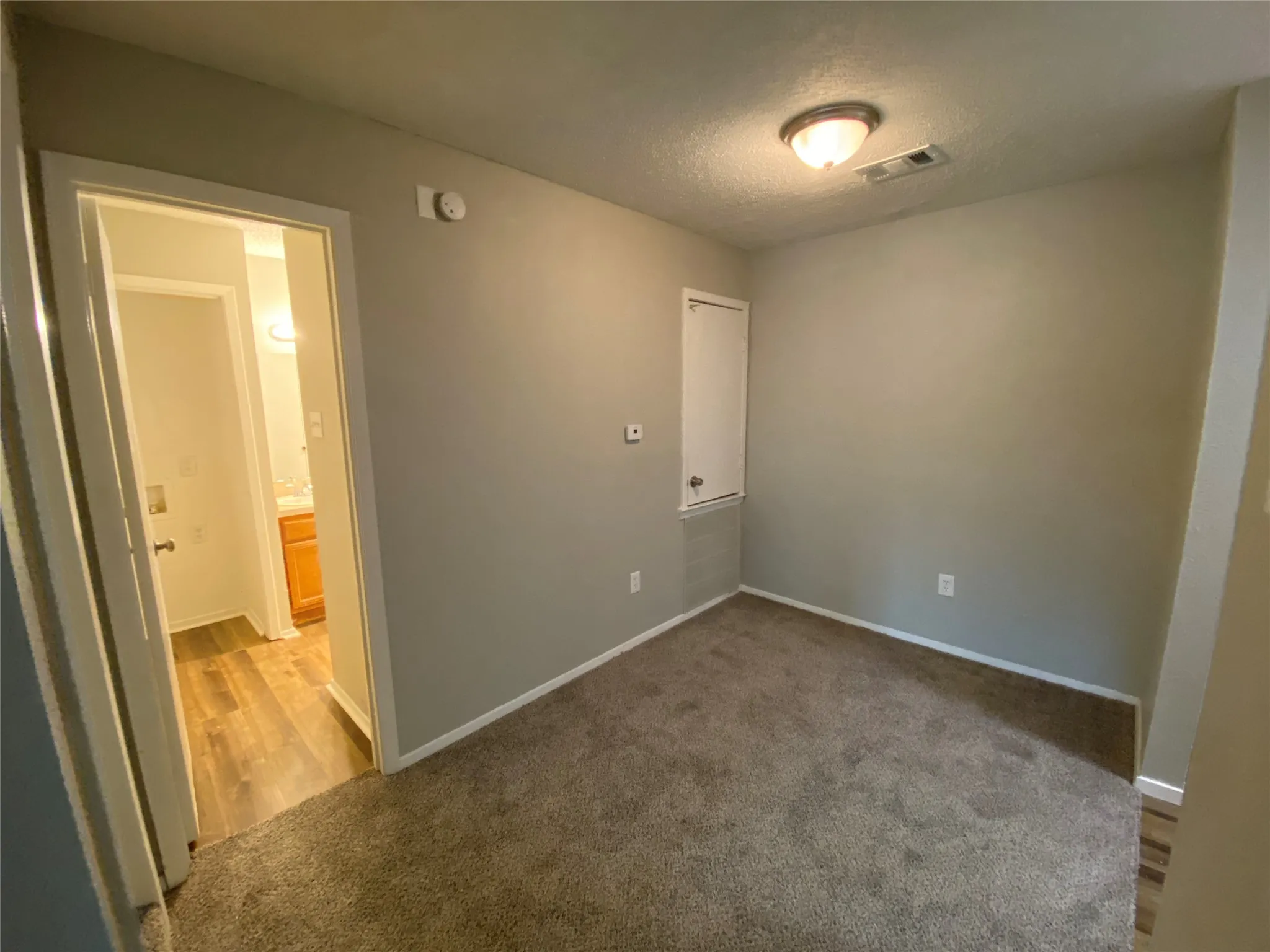 Condominium For Rent in Dallas County , 9696 Walnut 317, Dallas, Texas 75243, 1 Bedroom, 1 Bathroom, Garage spaces, 730 Sqft, built in 1981, mls#21345953, Real Estate Agent in Dallas, Homes For Rent in Dallas county, Homes For Rent in Dallas, Realtor in Dallas Texas, Real Estate Brokerage Independent Realty Texas, Luminita Cordes Realtor