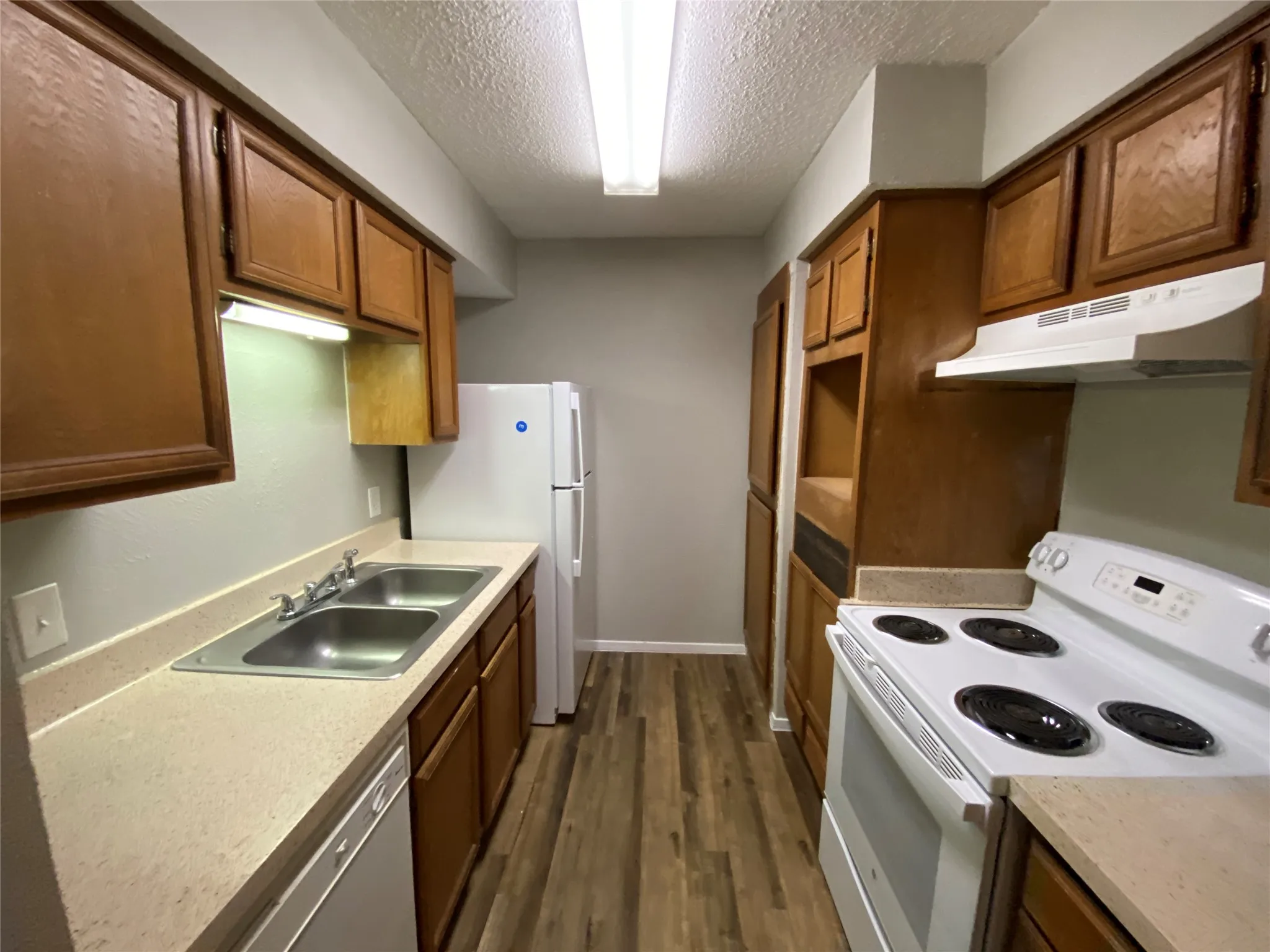 Condominium For Rent in Dallas County , 9696 Walnut 317, Dallas, Texas 75243, 1 Bedroom, 1 Bathroom, Garage spaces, 730 Sqft, built in 1981, mls#21345953, Real Estate Agent in Dallas, Homes For Rent in Dallas county, Homes For Rent in Dallas, Realtor in Dallas Texas, Real Estate Brokerage Independent Realty Texas, Luminita Cordes Realtor