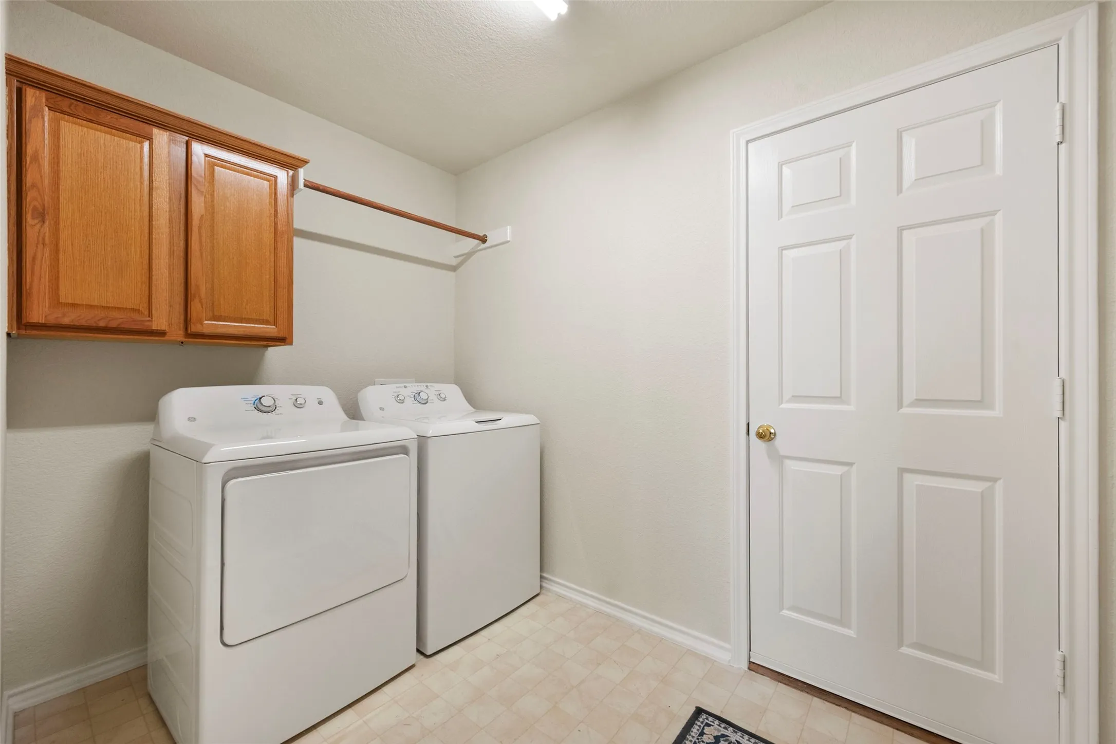 Single Family Residence For Sale in Johnson County , 1104 Starling Court, Burleson, Texas 76028, 3 Bedroom, 2 Bathroom, 2 Garage spaces, 1,831 Sqft, built in 1998, mls#21353113, Real Estate Agent in Burleson, Homes For Sale in Johnson county, Homes For Sale in Burleson, Realtor in Burleson Texas, Real Estate Brokerage Independent Realty Texas, Luminita Cordes Realtor