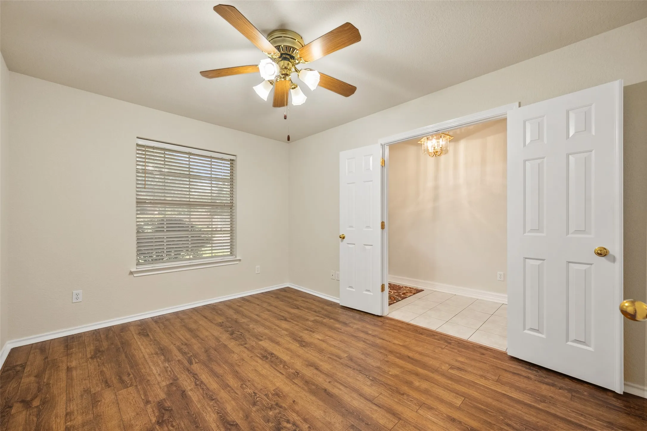 Single Family Residence For Sale in Johnson County , 1104 Starling Court, Burleson, Texas 76028, 3 Bedroom, 2 Bathroom, 2 Garage spaces, 1,831 Sqft, built in 1998, mls#21353113, Real Estate Agent in Burleson, Homes For Sale in Johnson county, Homes For Sale in Burleson, Realtor in Burleson Texas, Real Estate Brokerage Independent Realty Texas, Luminita Cordes Realtor
