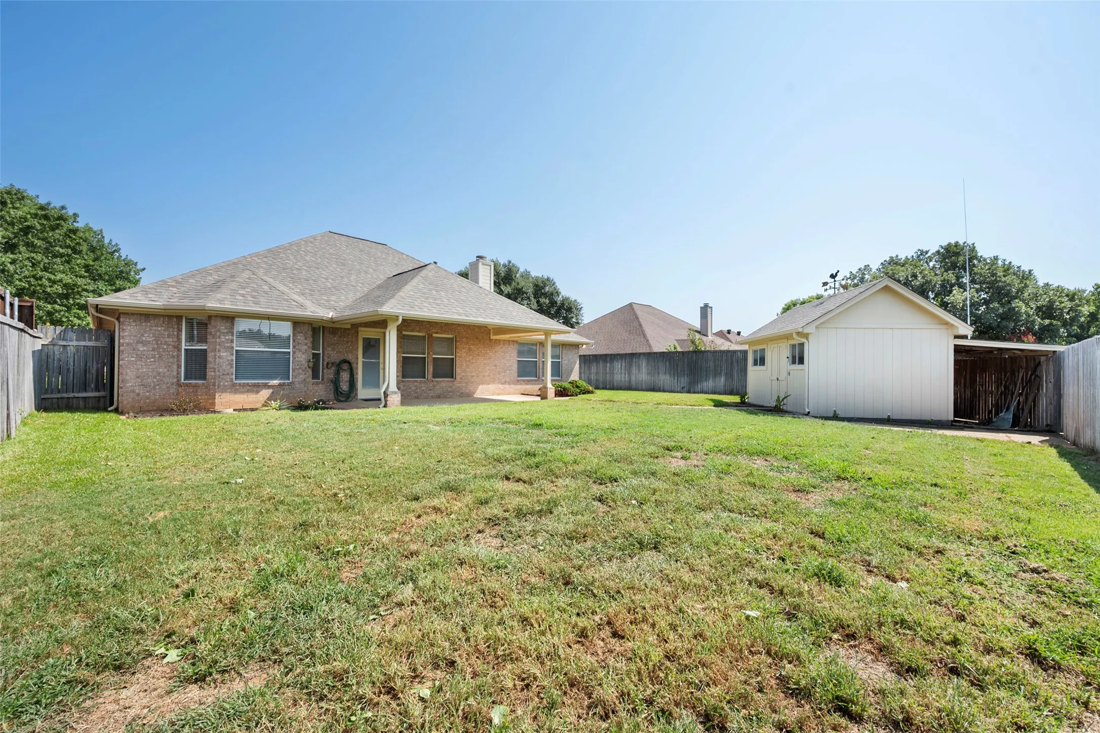 Single Family Residence For Sale in Johnson County , 1104 Starling Court, Burleson, Texas 76028, 3 Bedroom, 2 Bathroom, 2 Garage spaces, 1,831 Sqft, built in 1998, mls#21353113, Real Estate Agent in Burleson, Homes For Sale in Johnson county, Homes For Sale in Burleson, Realtor in Burleson Texas, Real Estate Brokerage Independent Realty Texas, Luminita Cordes Realtor