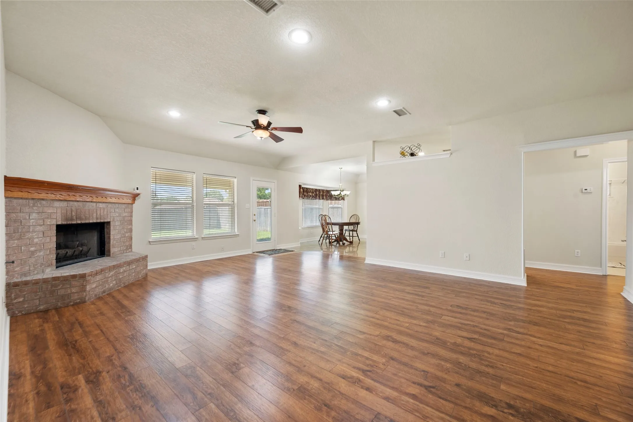 Single Family Residence For Sale in Johnson County , 1104 Starling Court, Burleson, Texas 76028, 3 Bedroom, 2 Bathroom, 2 Garage spaces, 1,831 Sqft, built in 1998, mls#21353113, Real Estate Agent in Burleson, Homes For Sale in Johnson county, Homes For Sale in Burleson, Realtor in Burleson Texas, Real Estate Brokerage Independent Realty Texas, Luminita Cordes Realtor